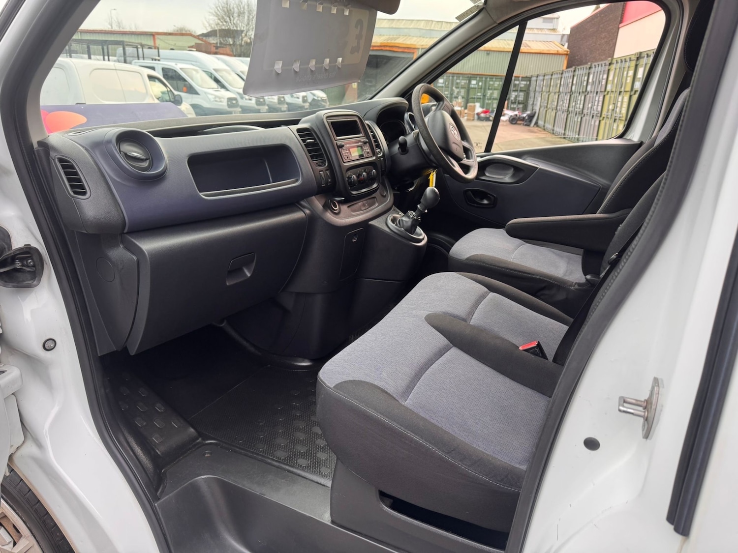 Used Vauxhall Vivaro 2015 for sale - 77210973: Photo 12