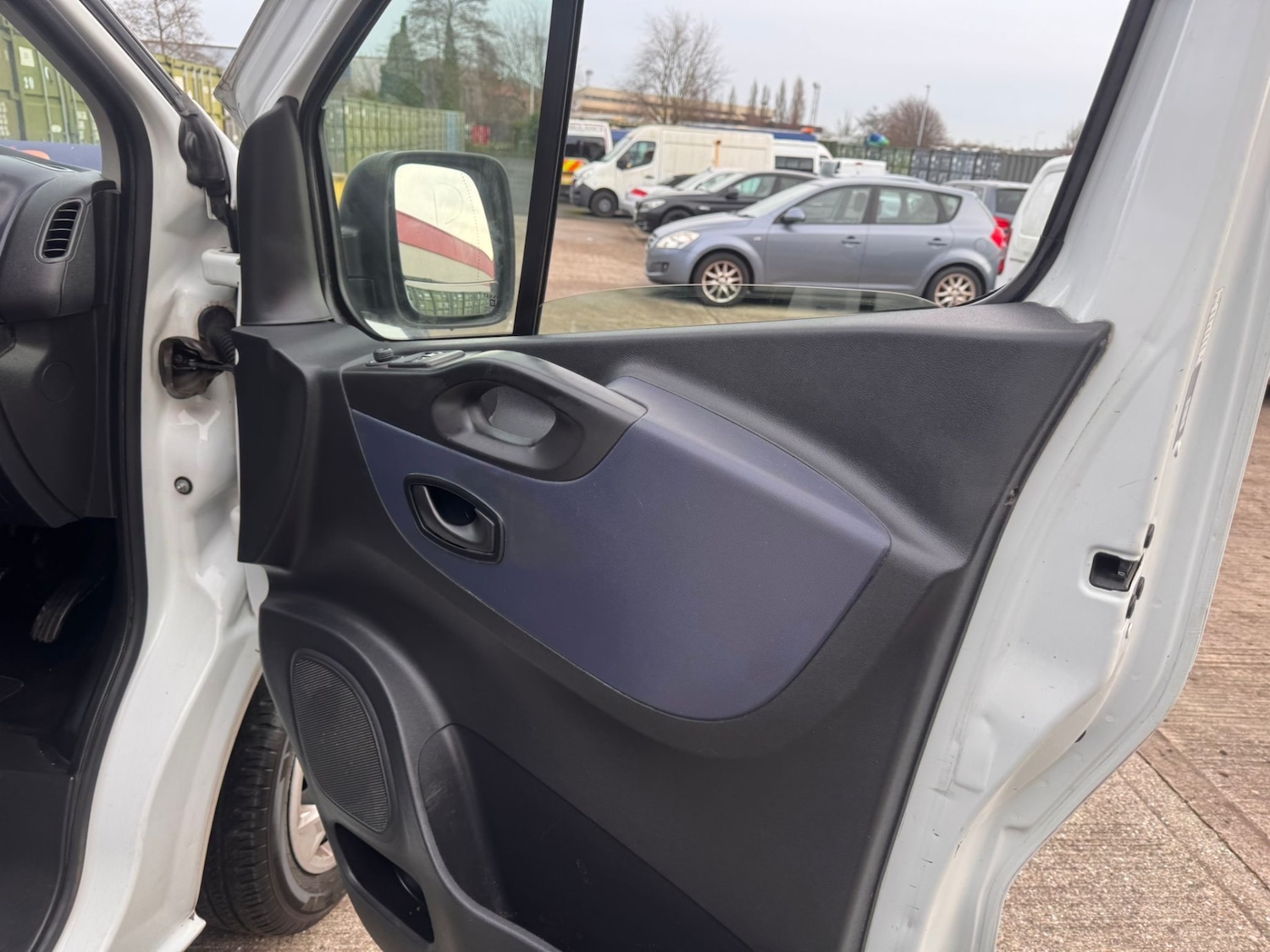 Used Vauxhall Vivaro 2015 for sale - 77210973: Photo 9