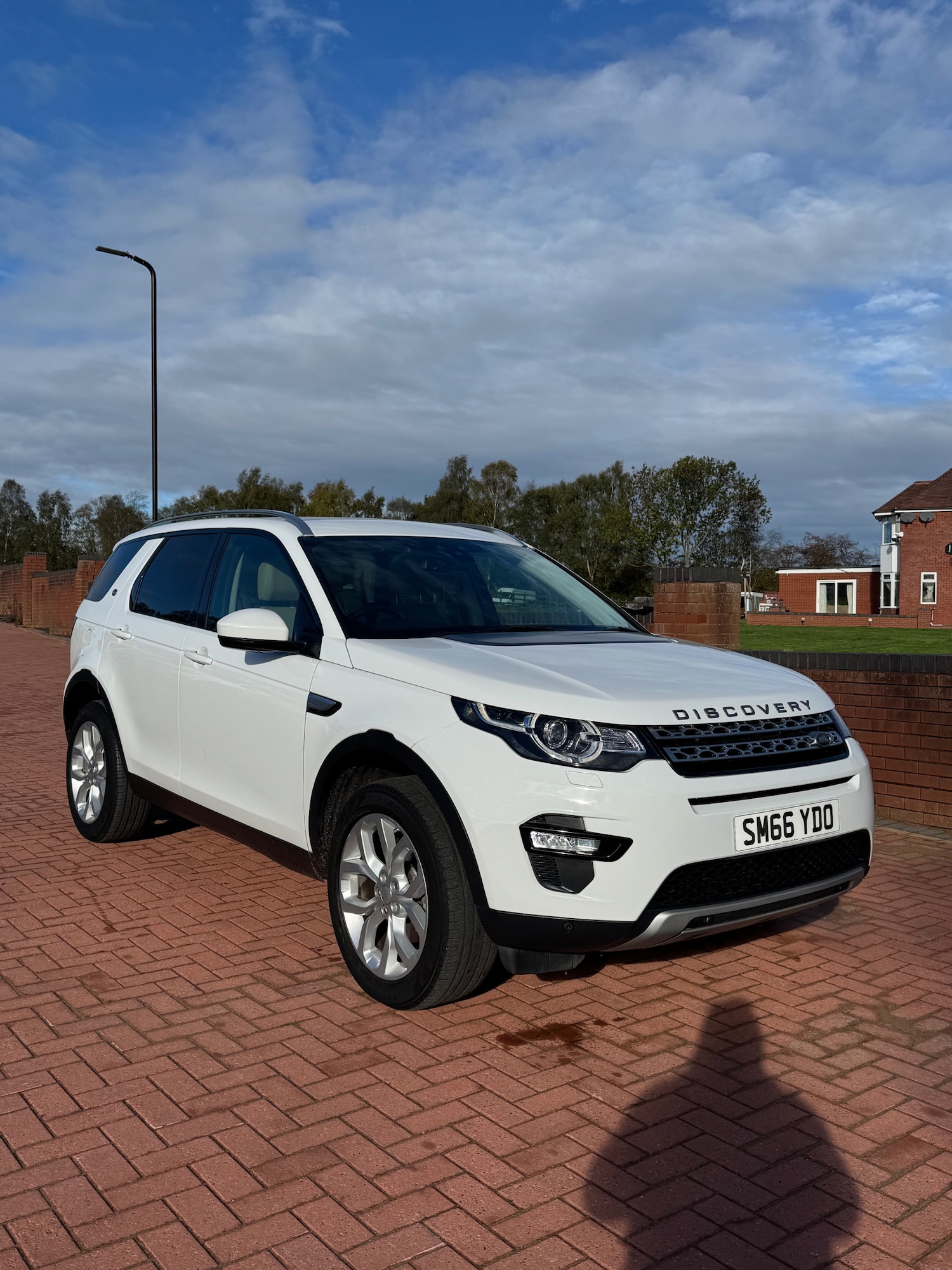Used Land Rover Discovery Sport 2017 for sale - 76334862: Photo 2