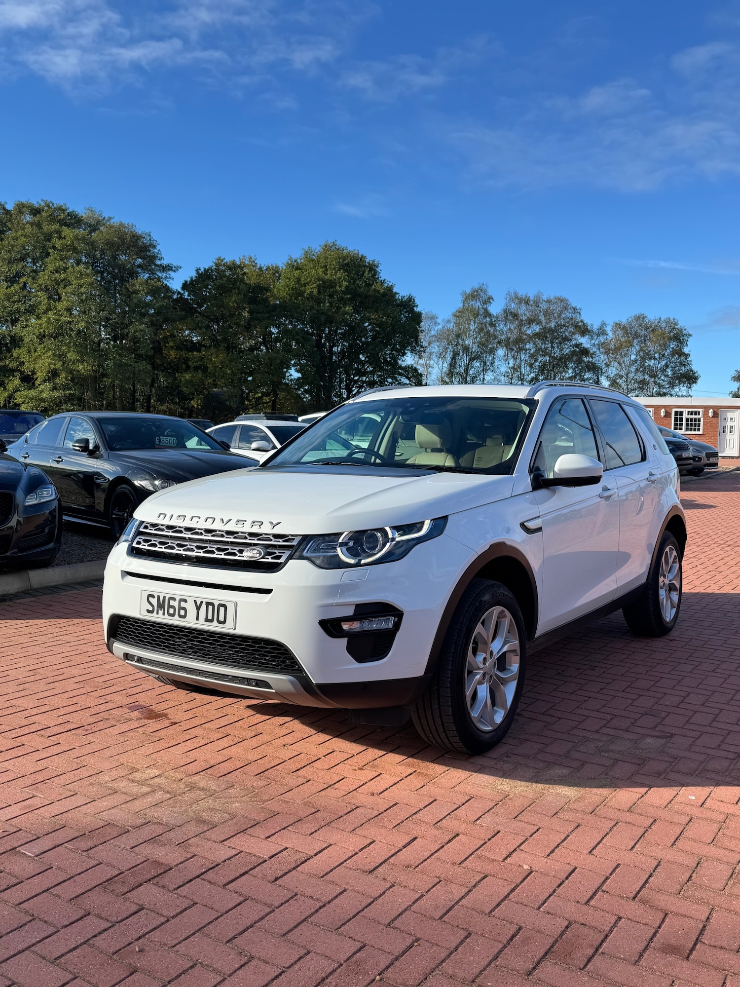 Used Land Rover Discovery Sport 2017 for sale - 76334862: Photo 3