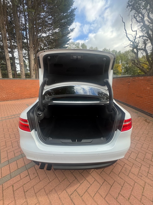 Used Jaguar XE 2015 for sale - 76177218: Photo 8