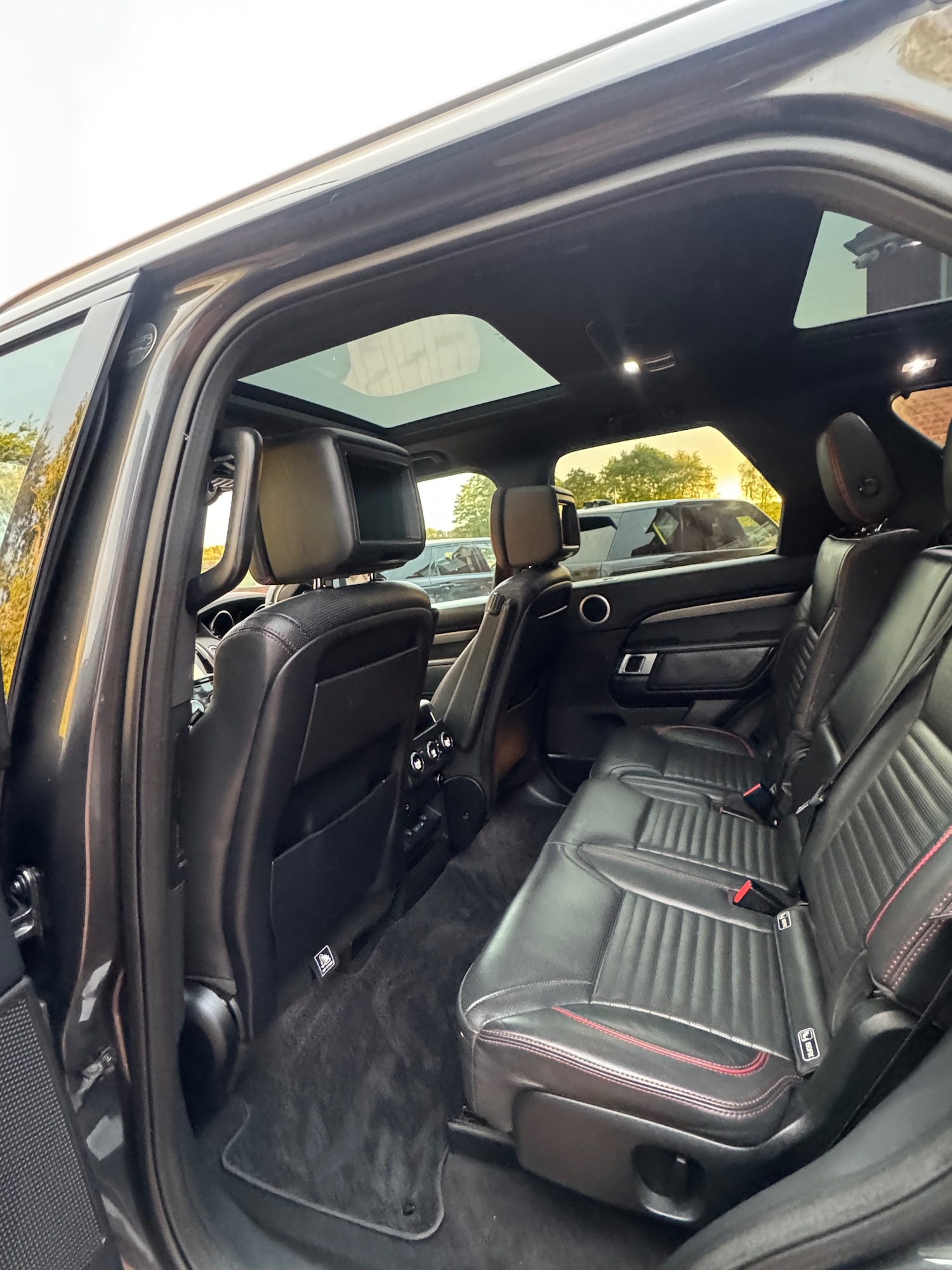 Used Land Rover Discovery 2017 for sale - 76437987: Photo 11