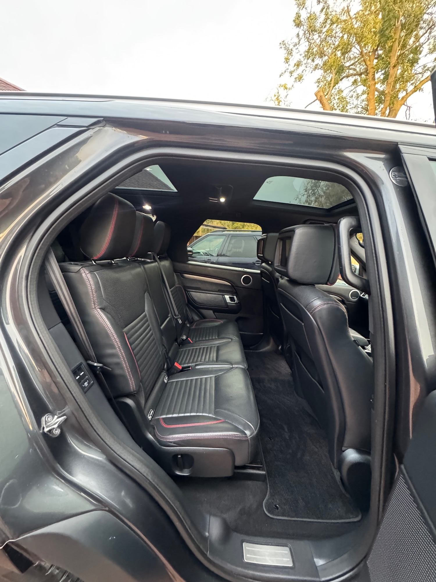 Used Land Rover Discovery 2017 for sale - 76437987: Photo 12