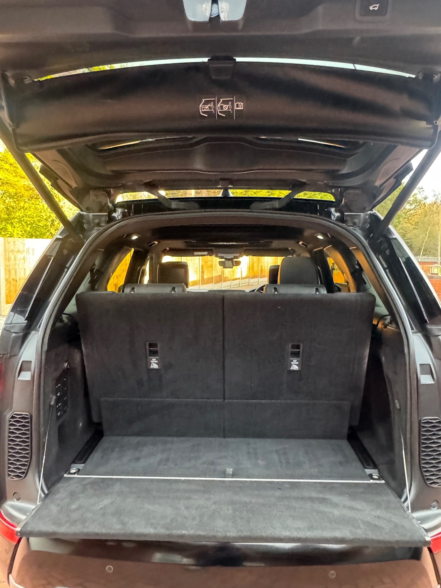 Used Land Rover Discovery 2017 for sale - 76437987: Photo 15