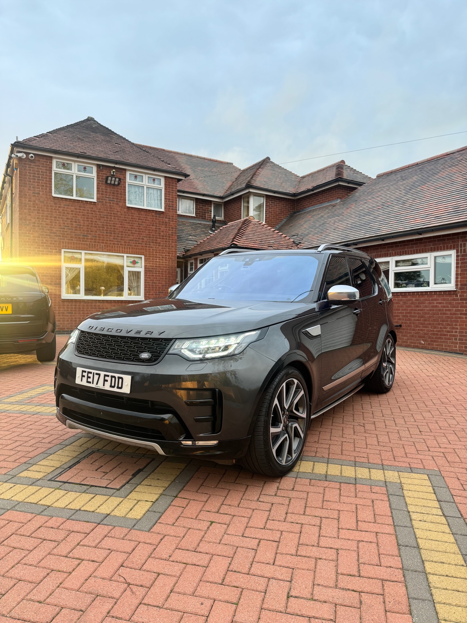 Used Land Rover Discovery 2017 for sale - 76437987: Photo 2