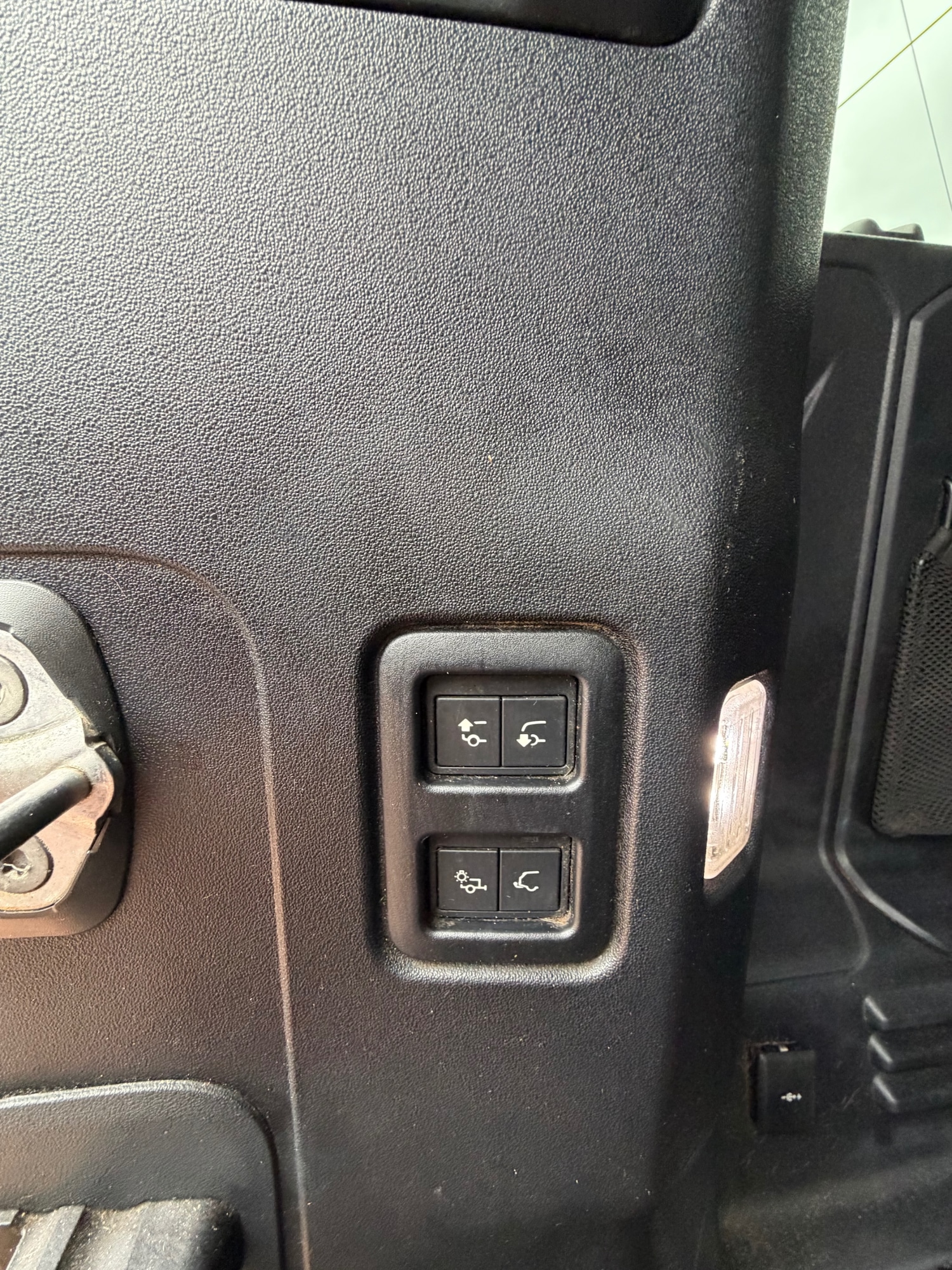 Used Land Rover Defender 2023 for sale - 77707795: Photo 17