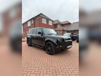 Used Land Rover Defender 2023 for sale - 77707795: Photo