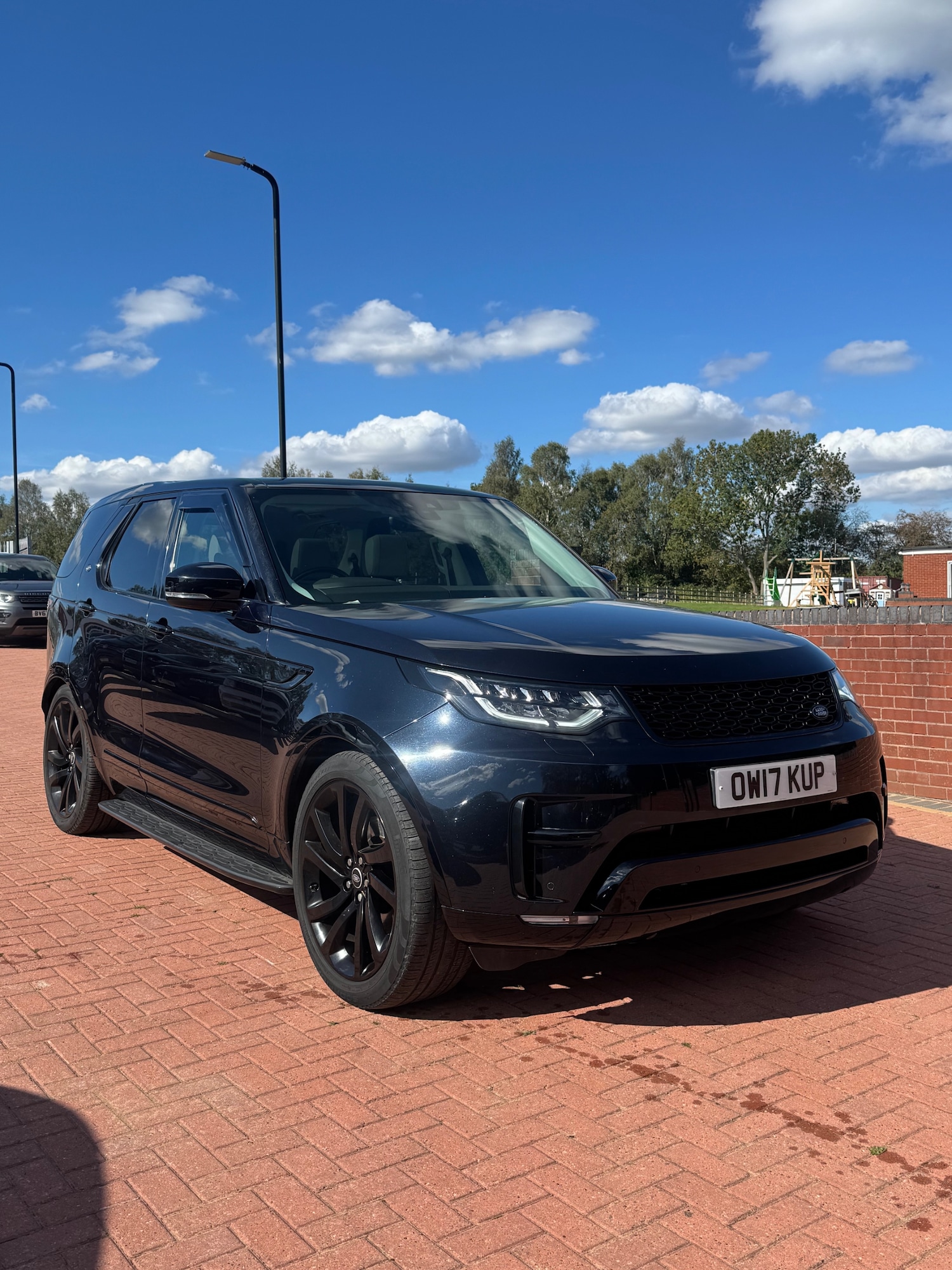 Used Land Rover Discovery 2017 for sale - 76058243: Photo 2
