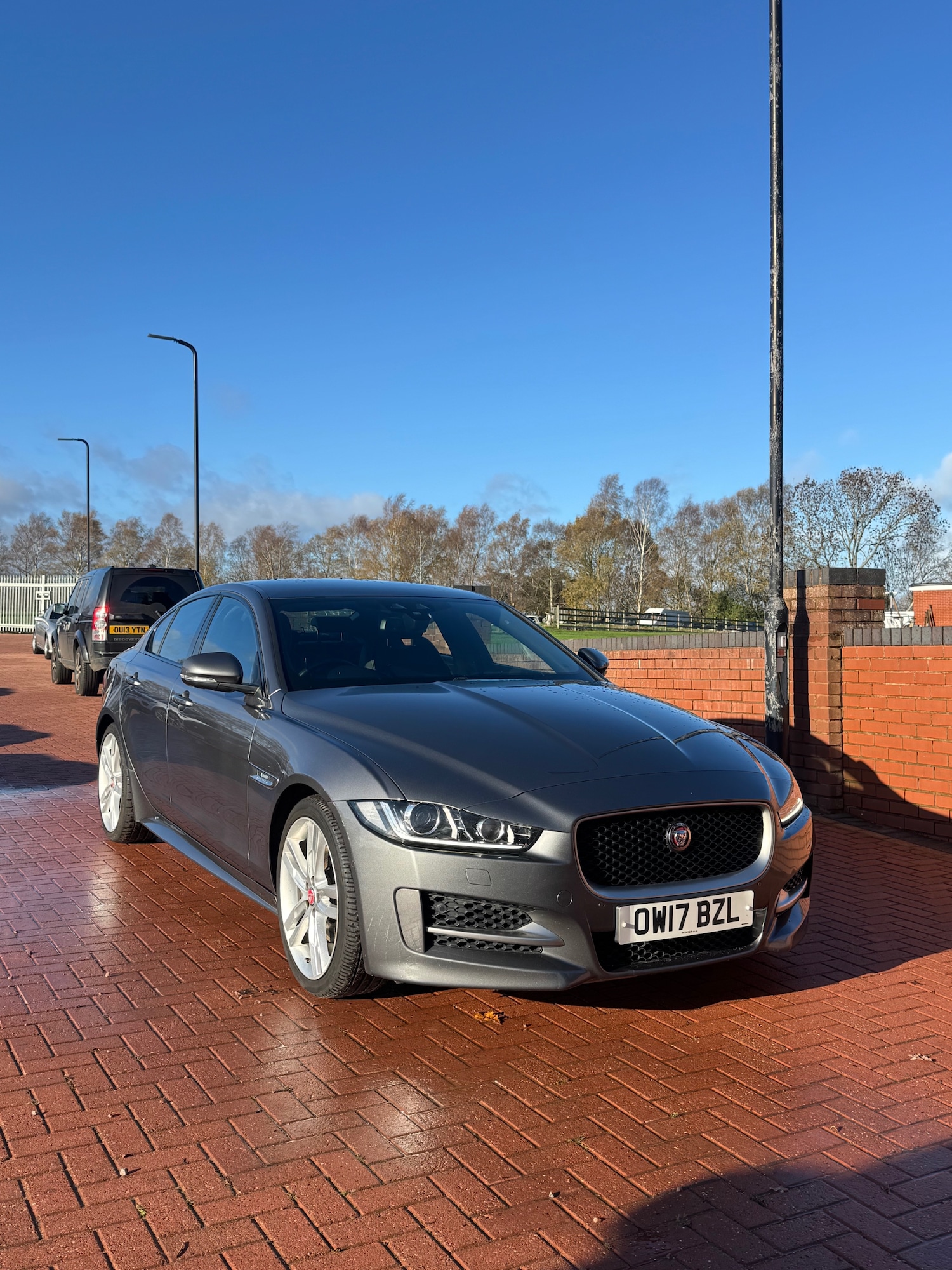 Used Jaguar XE 2017 for sale - 76669224: Photo 4