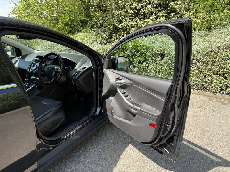 Used Ford Focus 2011 for sale - 76569341: Photo 28