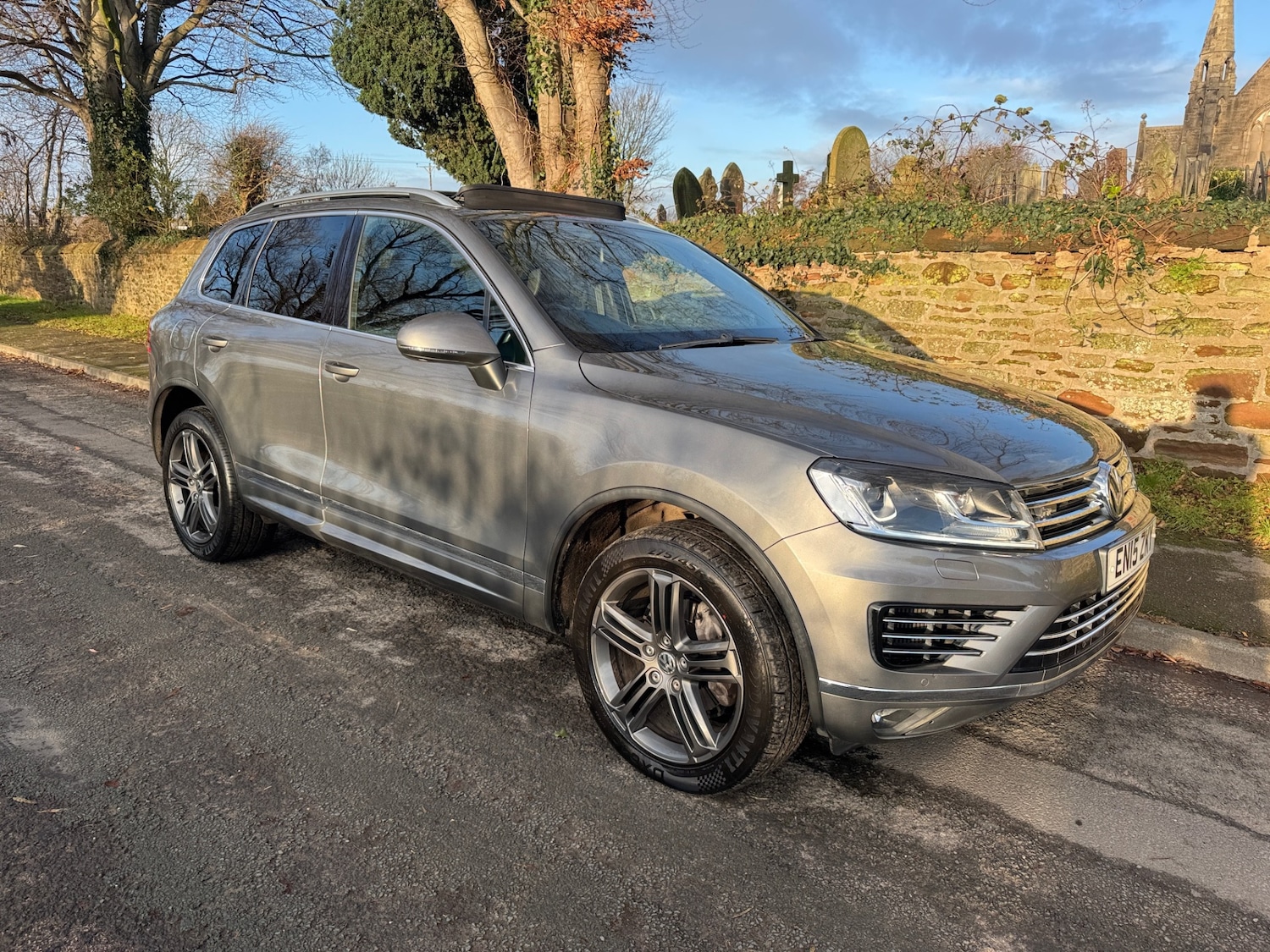 Used Volkswagen Touareg 2015 for sale - 76791325: Photo 1