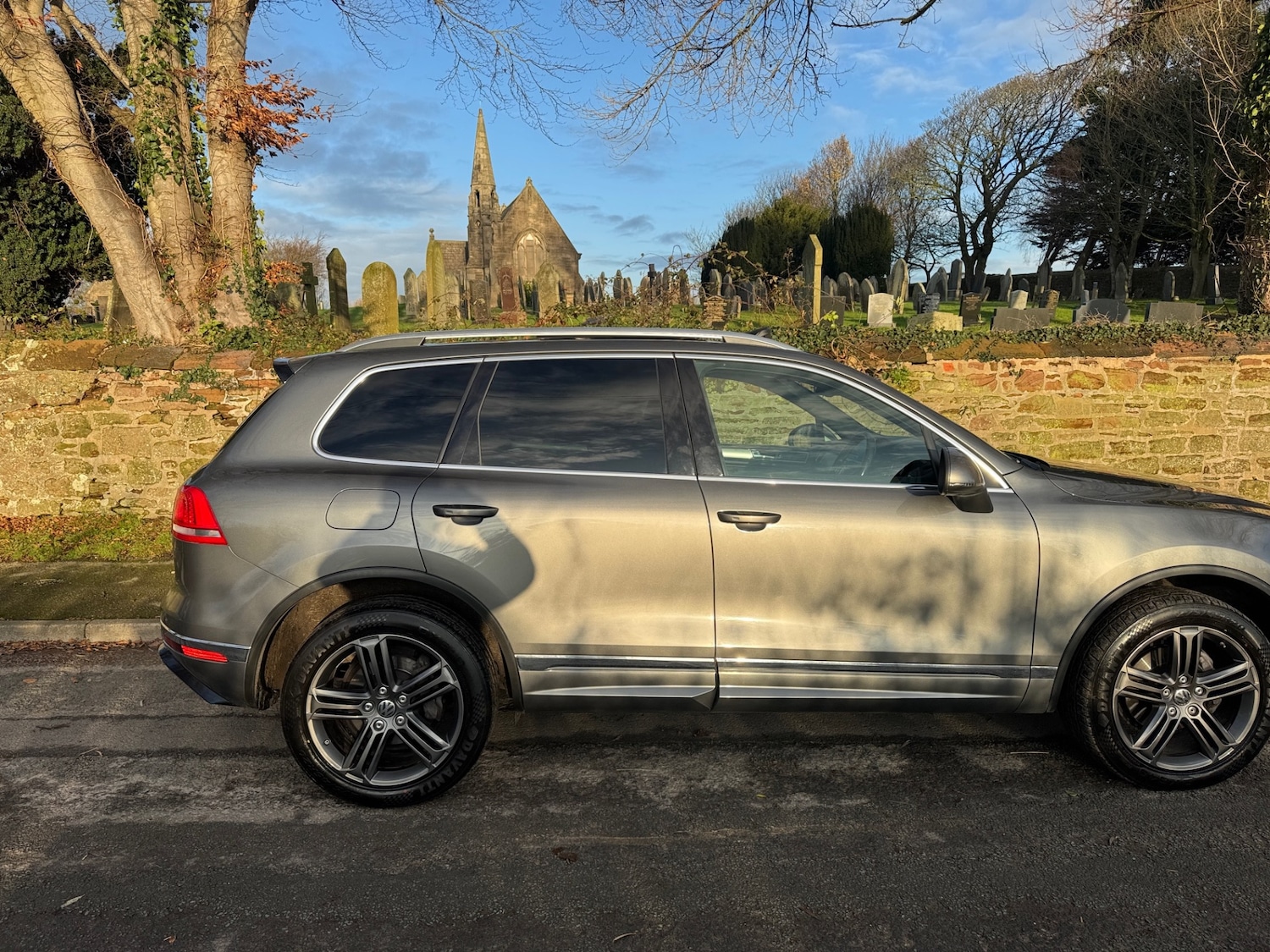 Used Volkswagen Touareg 2015 for sale - 76791325: Photo 2