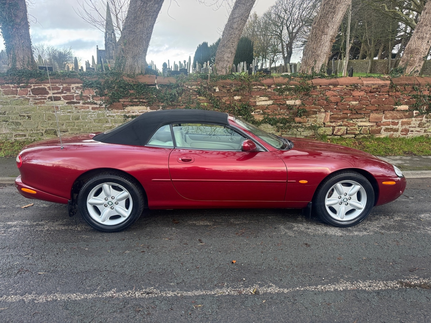 Used Jaguar XK8 1999 for sale - 76748002: Photo 2