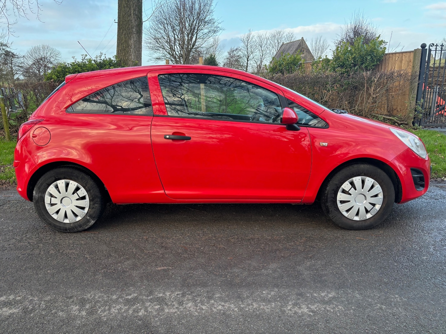 Used Vauxhall Corsa 2013 for sale - 76940245: Photo 2