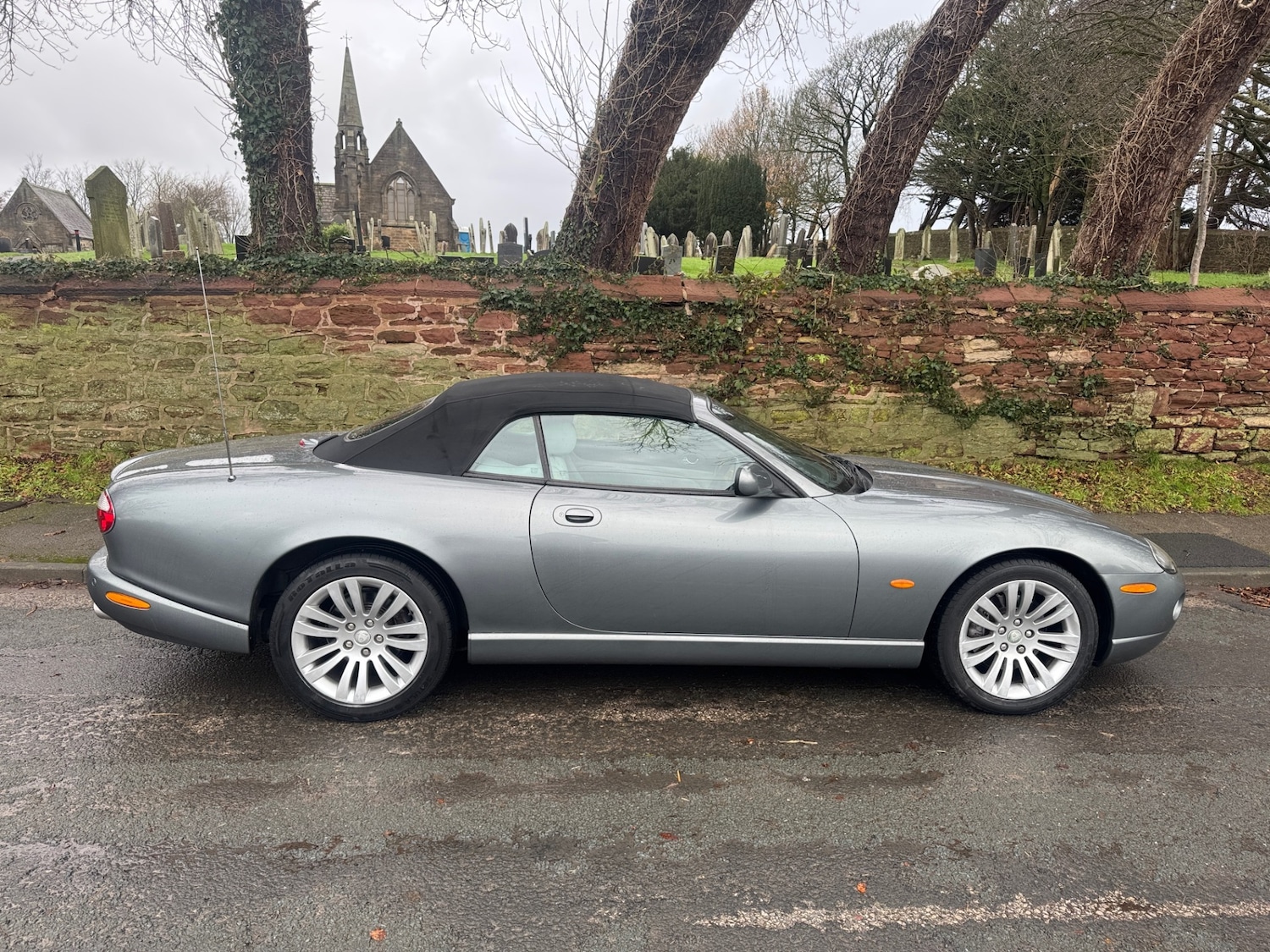 Used Jaguar XK8 2004 for sale - 76845068: Photo 2