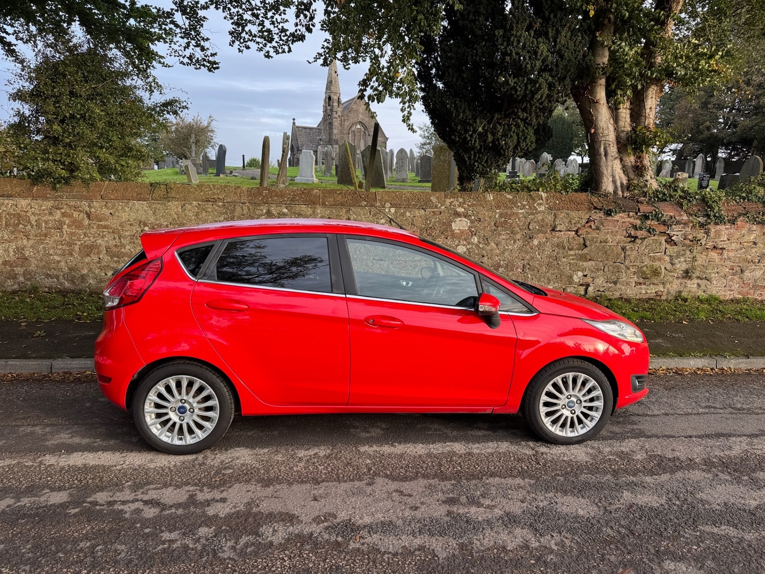 Used Ford Fiesta 2014 for sale - 76142354: Photo 2
