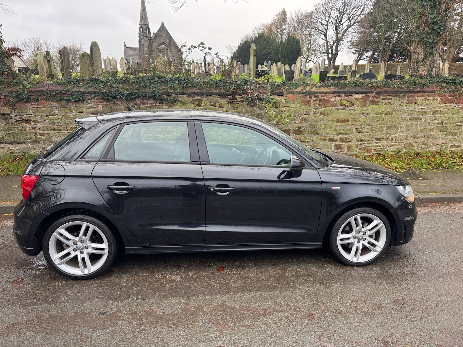 Used Audi A1 2013 for sale - 76588273: Photo 2