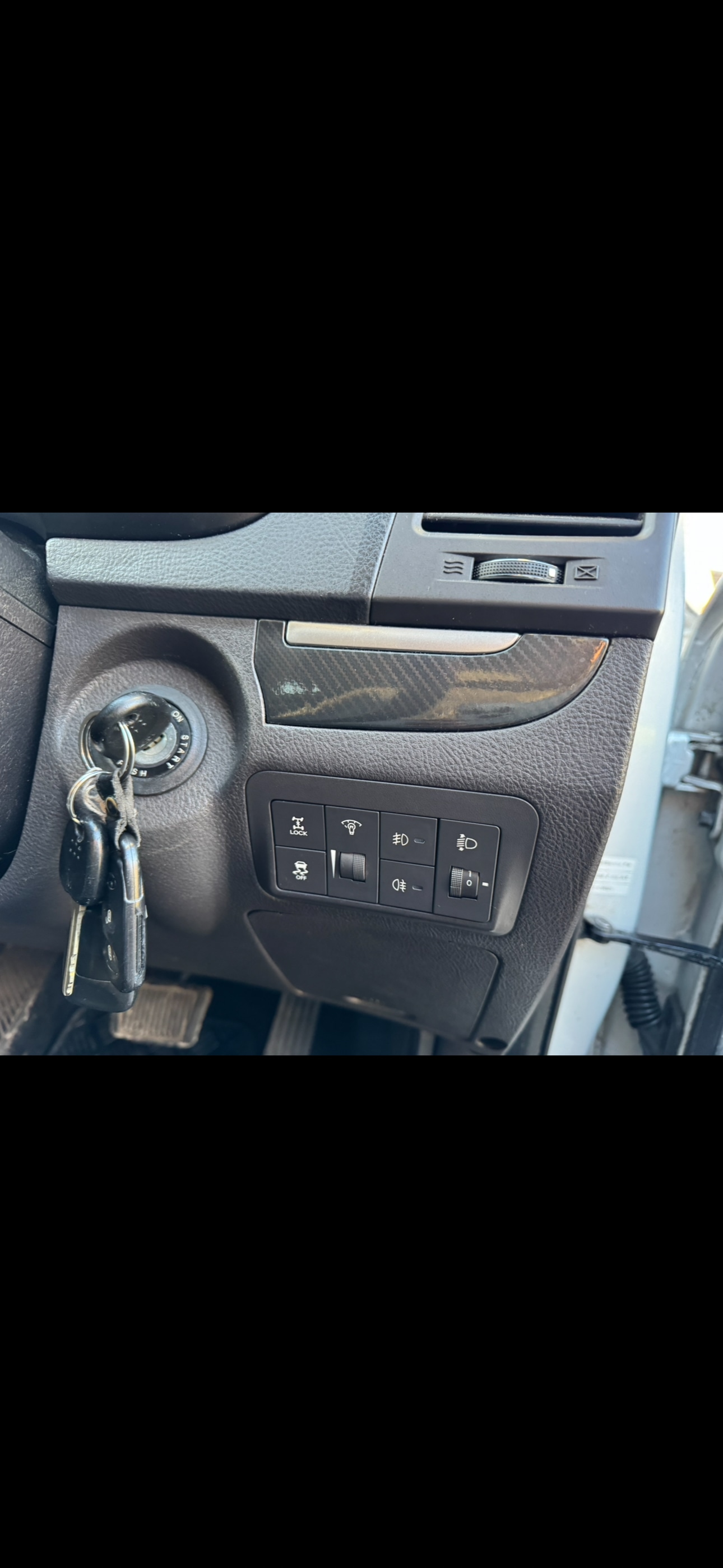 Used Hyundai Santa Fe 2012 for sale - 77053930: Photo 11