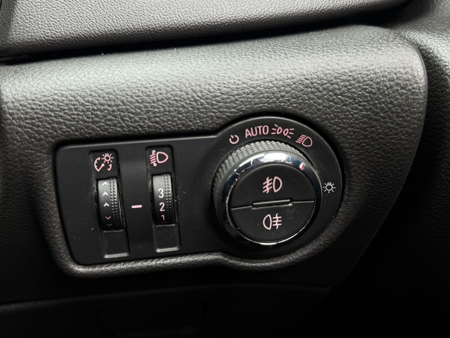 Used Vauxhall Astra 2014 for sale - 77015462: Photo 25