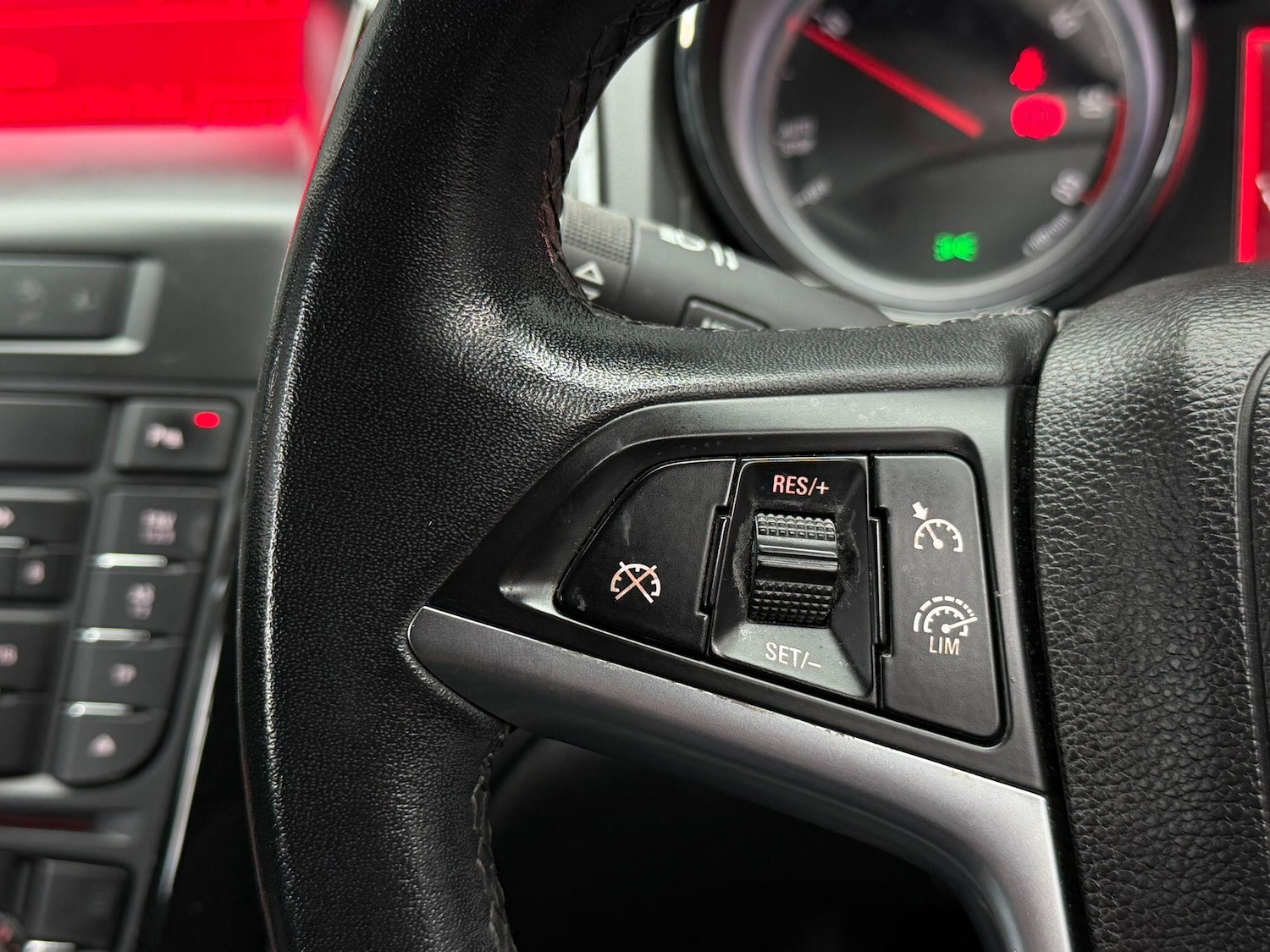 Used Vauxhall Astra 2014 for sale - 77015462: Photo 28