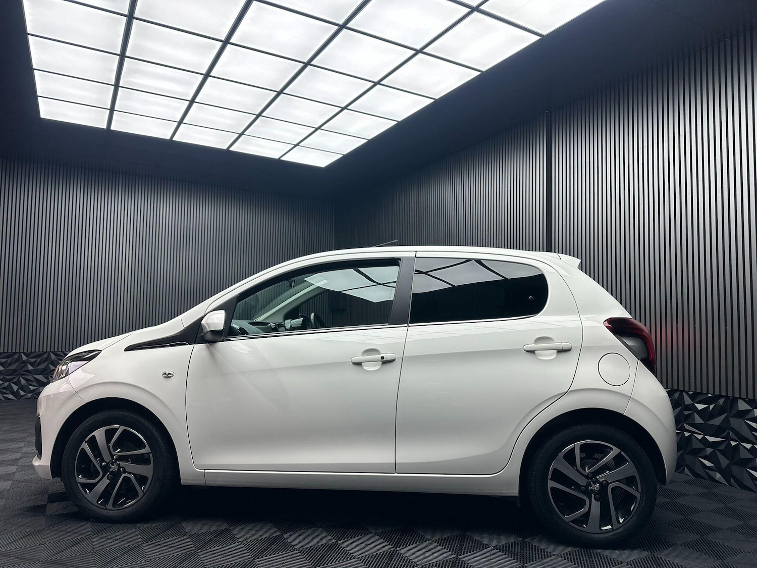 Used Peugeot 108 2017 for sale - 76317886: Photo 12
