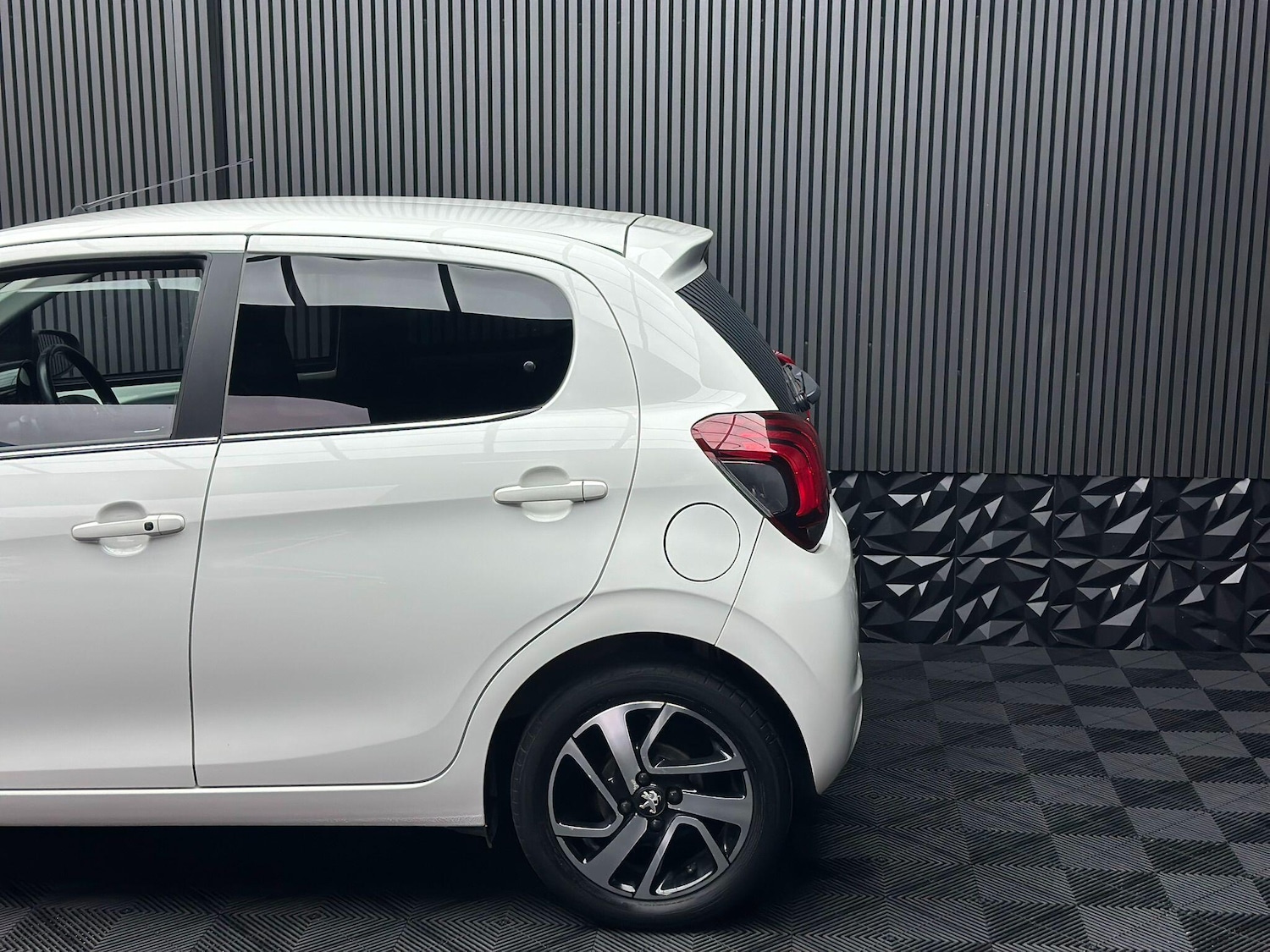 Used Peugeot 108 2017 for sale - 76317886: Photo 16