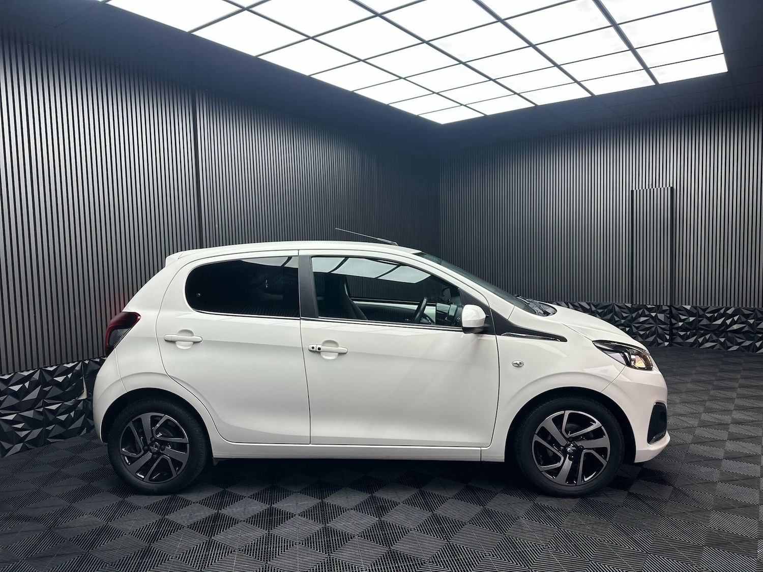 Used Peugeot 108 2017 for sale - 76317886: Photo 19