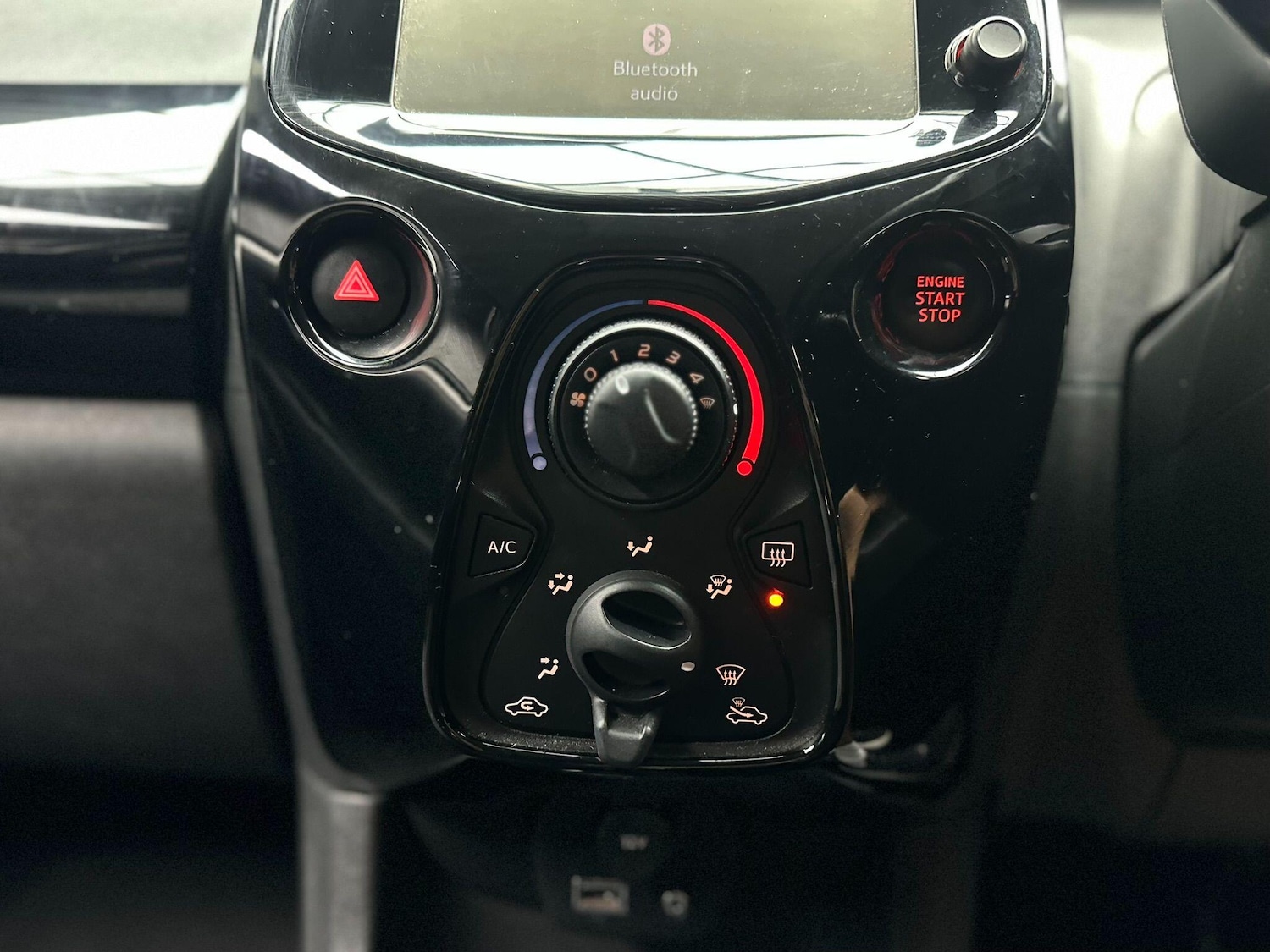 Used Peugeot 108 2017 for sale - 76317886: Photo 38