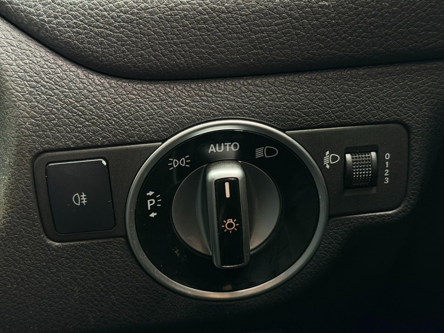 Used Mercedes-Benz CLA 2015 for sale - 77909350: Photo 26