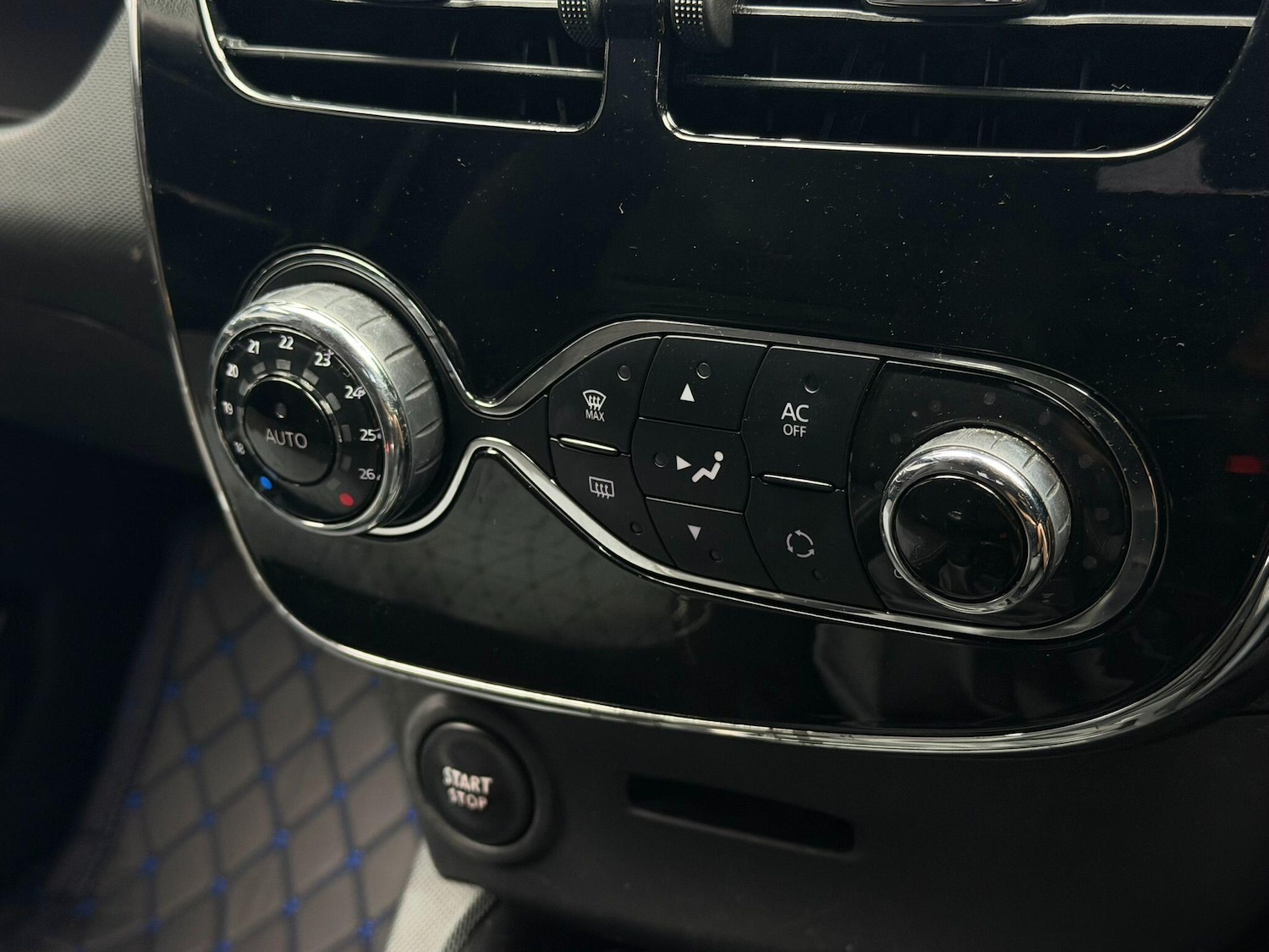 Used Renault Clio for sale - 78135498: Photo 32