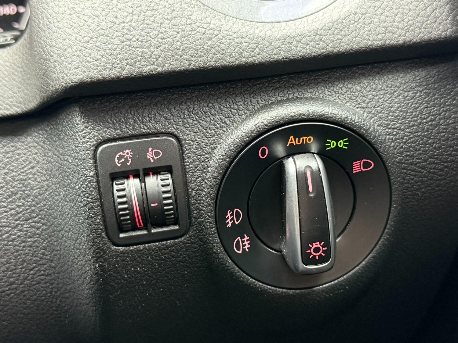 Used Volkswagen Tiguan 2015 for sale - 76592345: Photo 26