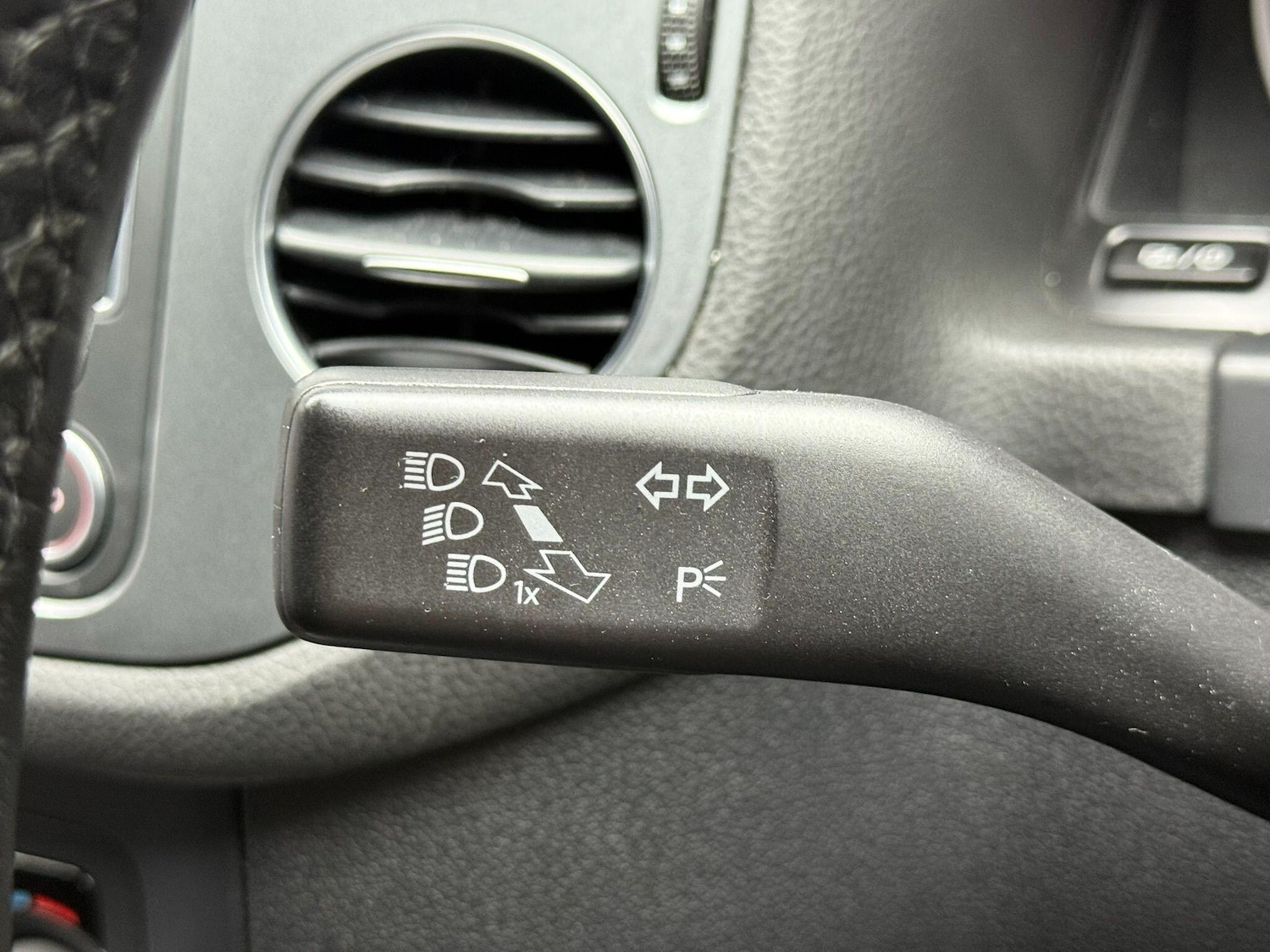 Used Volkswagen Tiguan 2015 for sale - 76592345: Photo 28