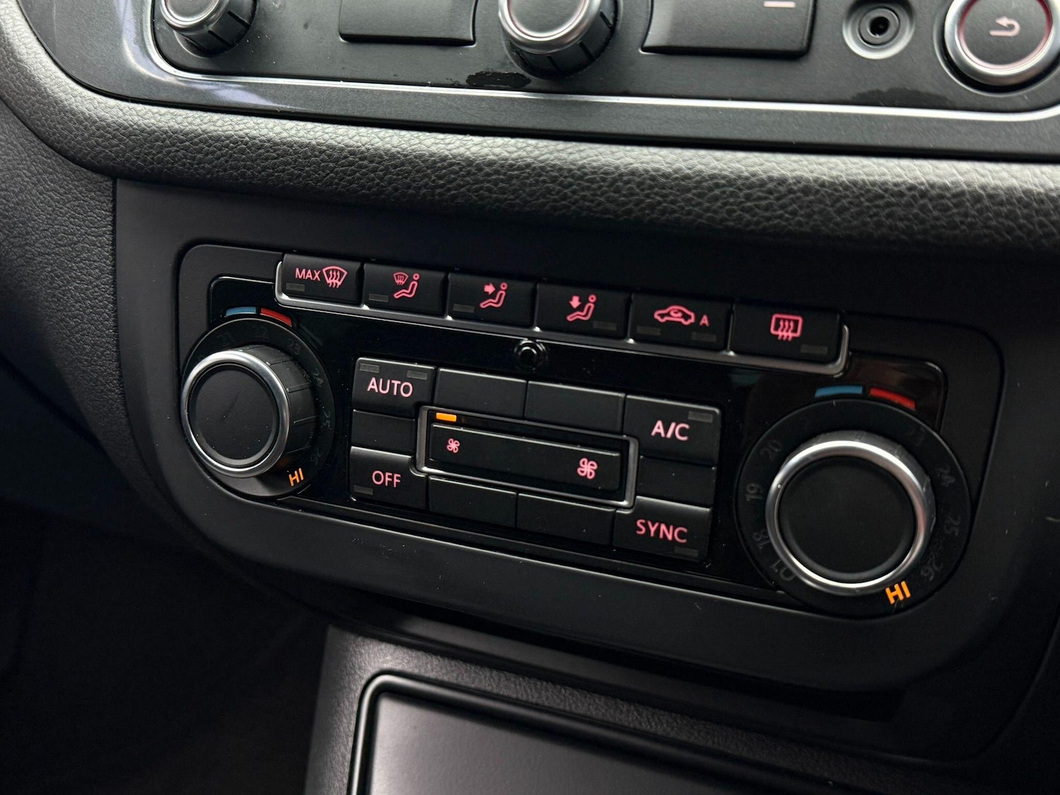 Used Volkswagen Tiguan 2015 for sale - 76592345: Photo 33