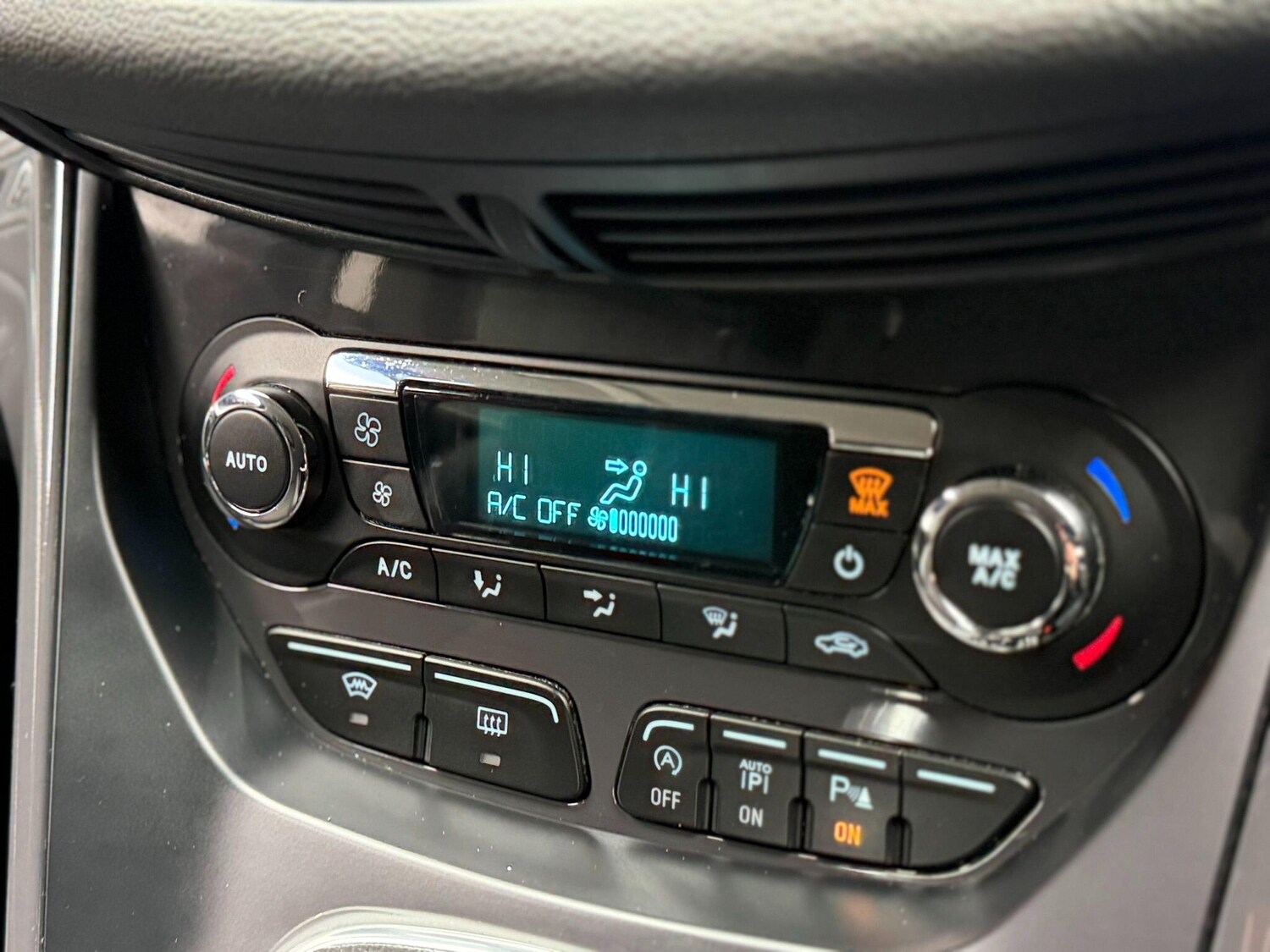 Used Ford Kuga 2016 for sale - 77909171: Photo 38