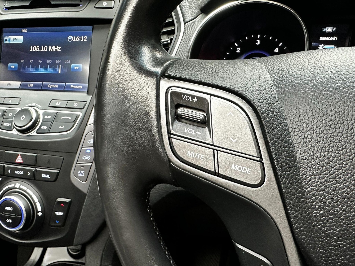 Used Hyundai Santa Fe 2013 for sale - 76337111: Photo 30