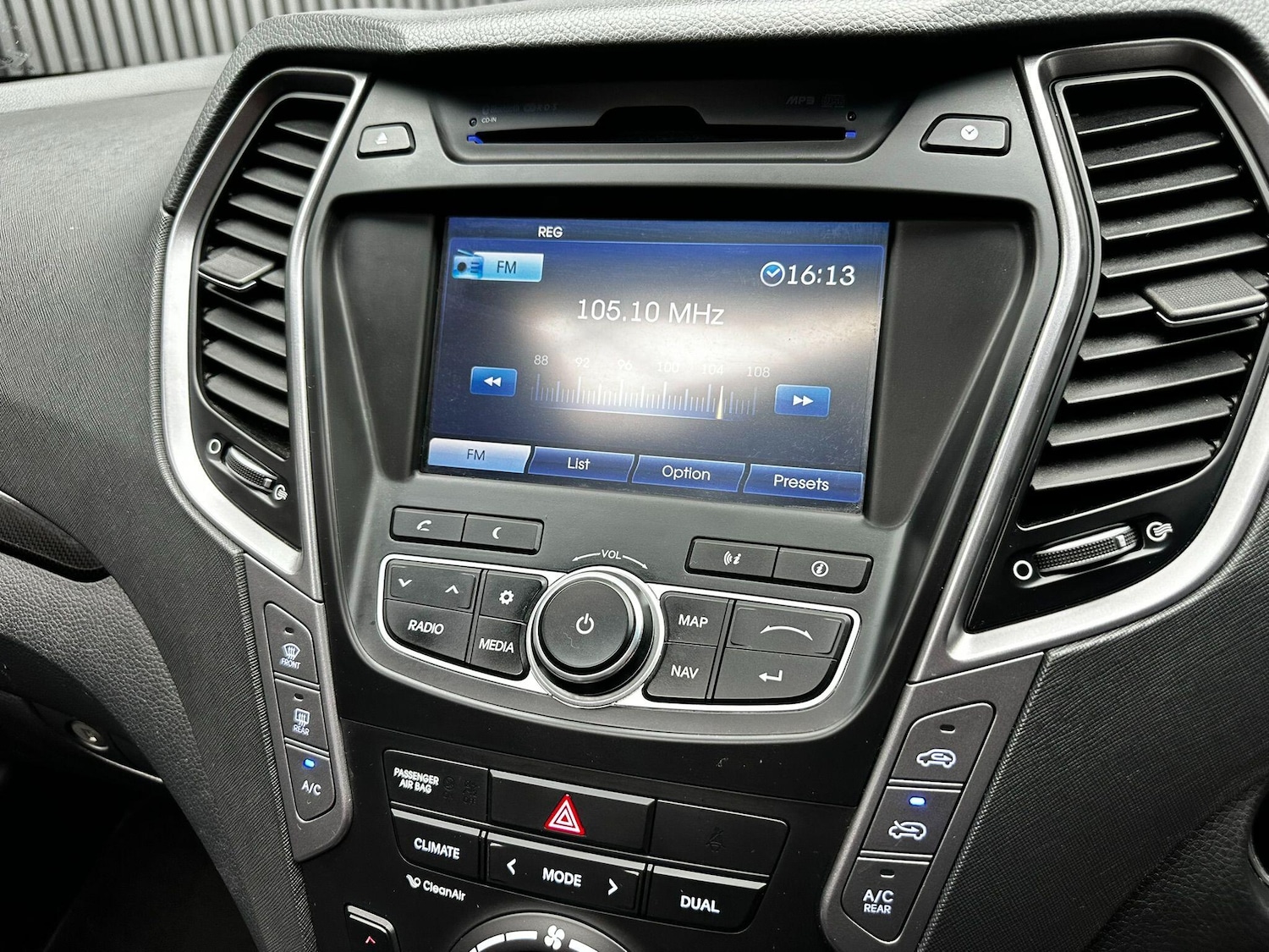 Used Hyundai Santa Fe 2013 for sale - 76337111: Photo 45