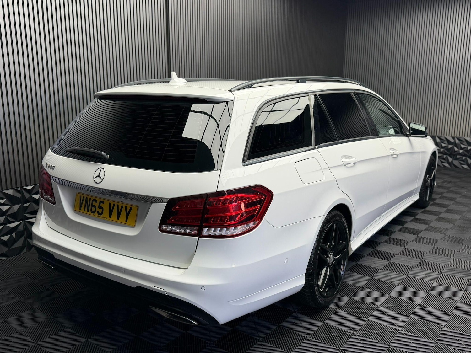 Used Mercedes-Benz E Class 2016 for sale - 77377625: Photo 16