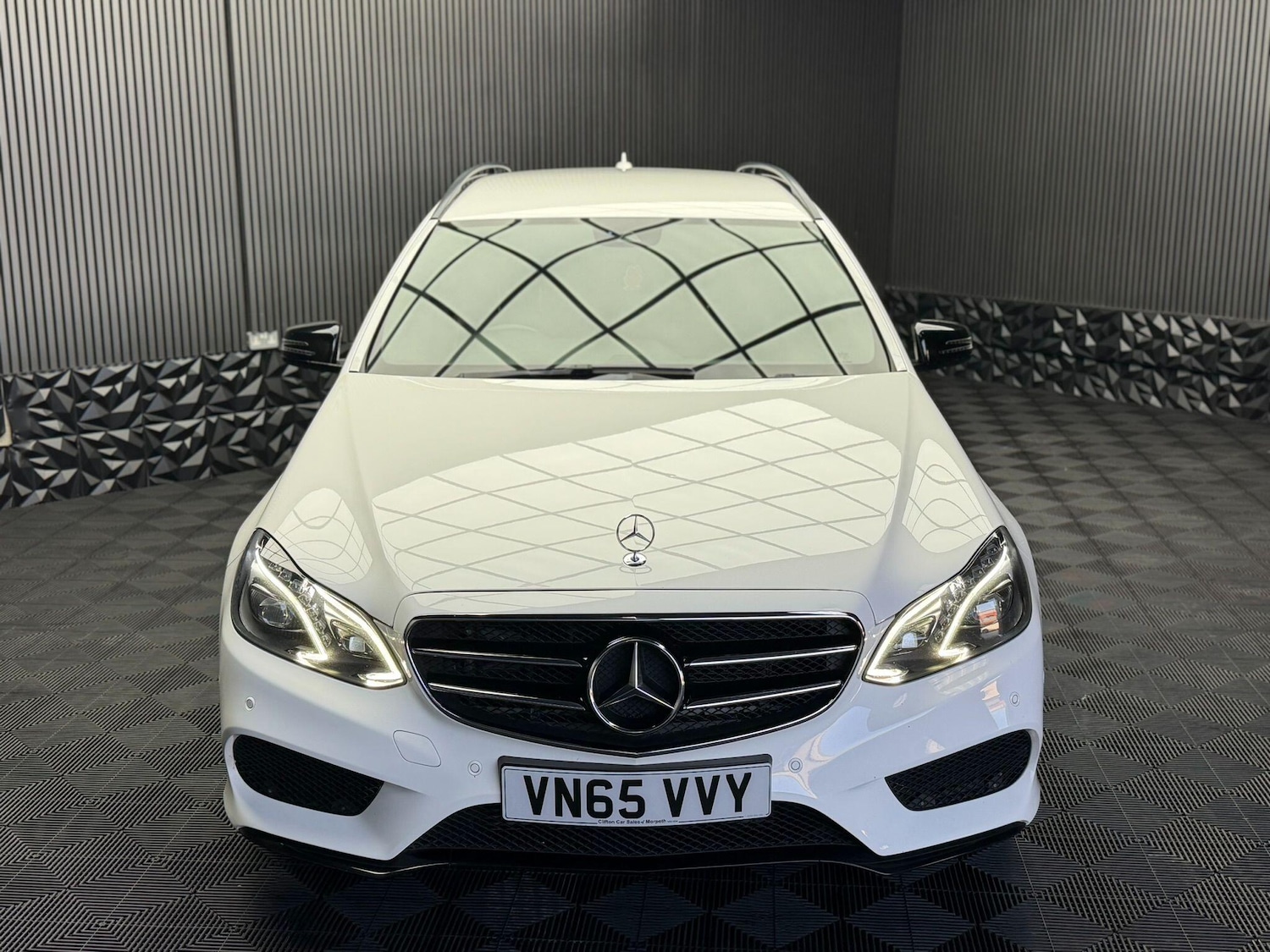 Used Mercedes-Benz E Class 2016 for sale - 77377625: Photo 3