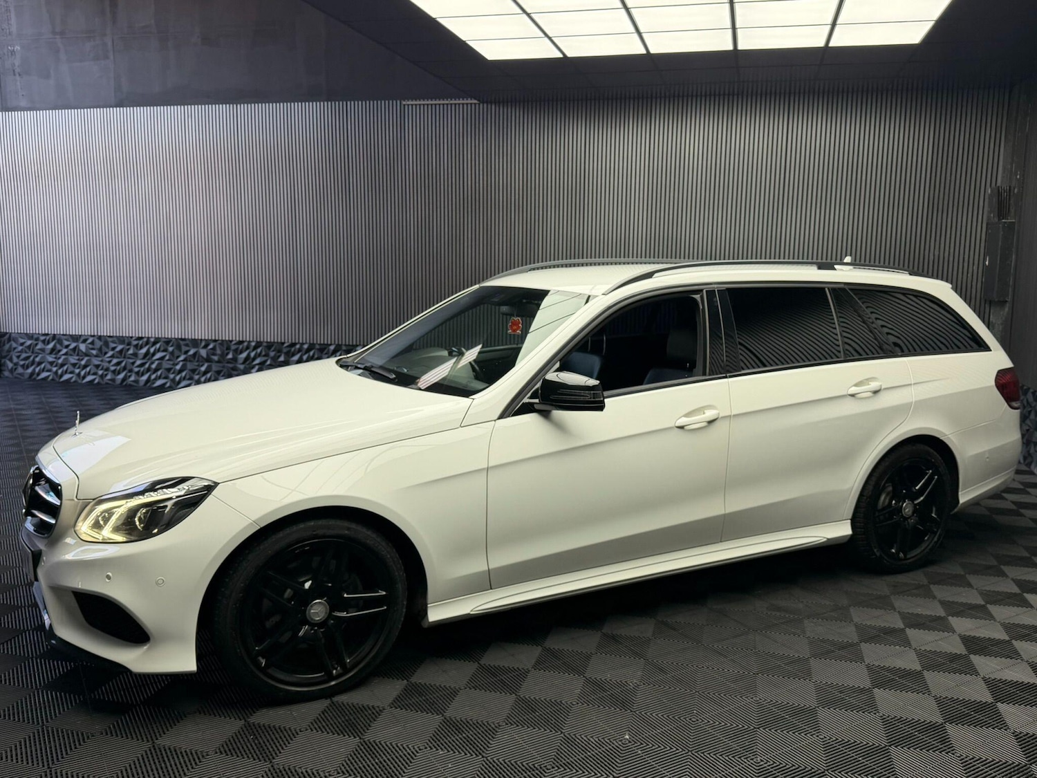 Used Mercedes-Benz E Class 2016 for sale - 77377625: Photo 4