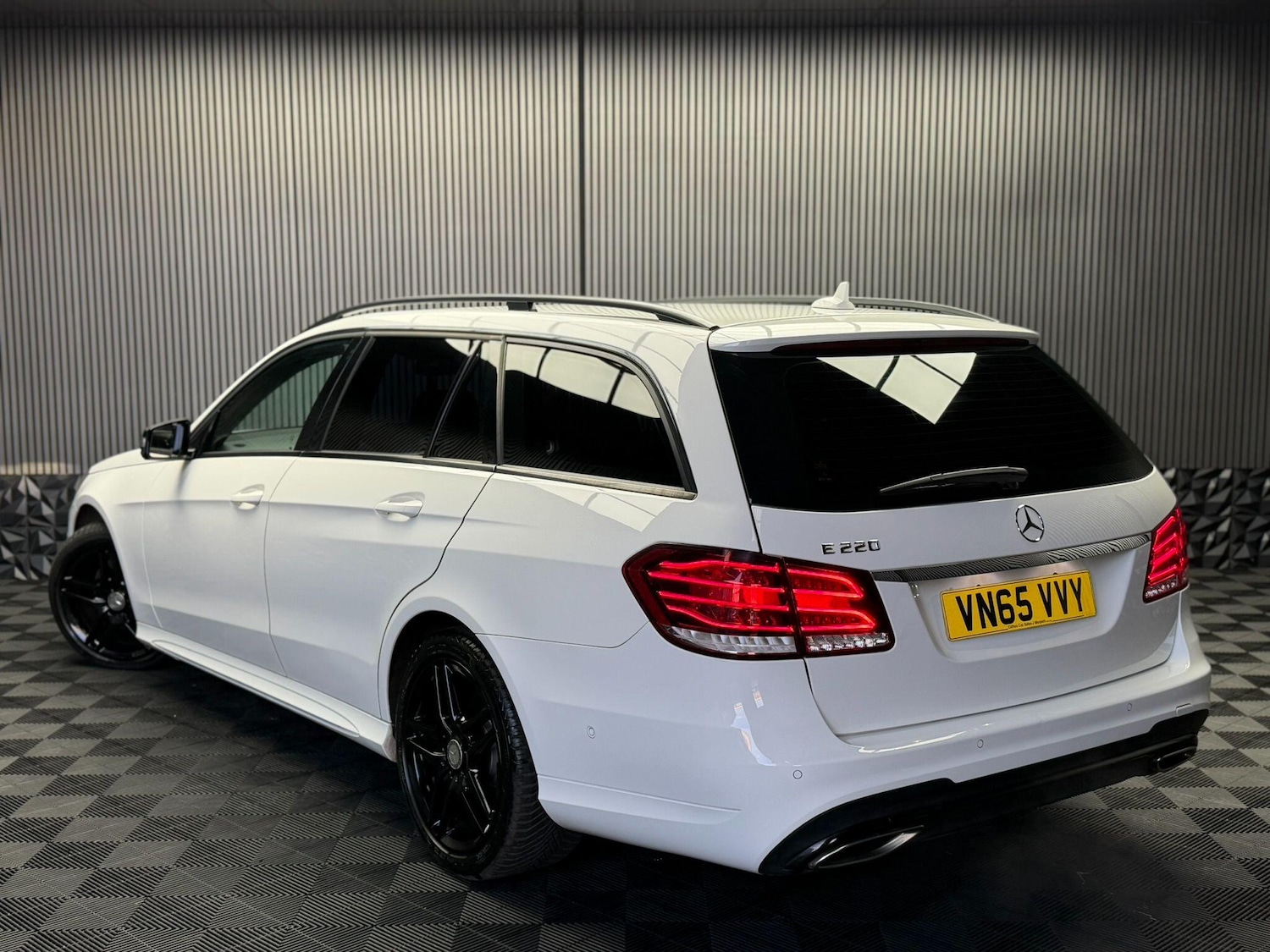 Used Mercedes-Benz E Class 2016 for sale - 77377625: Photo 5