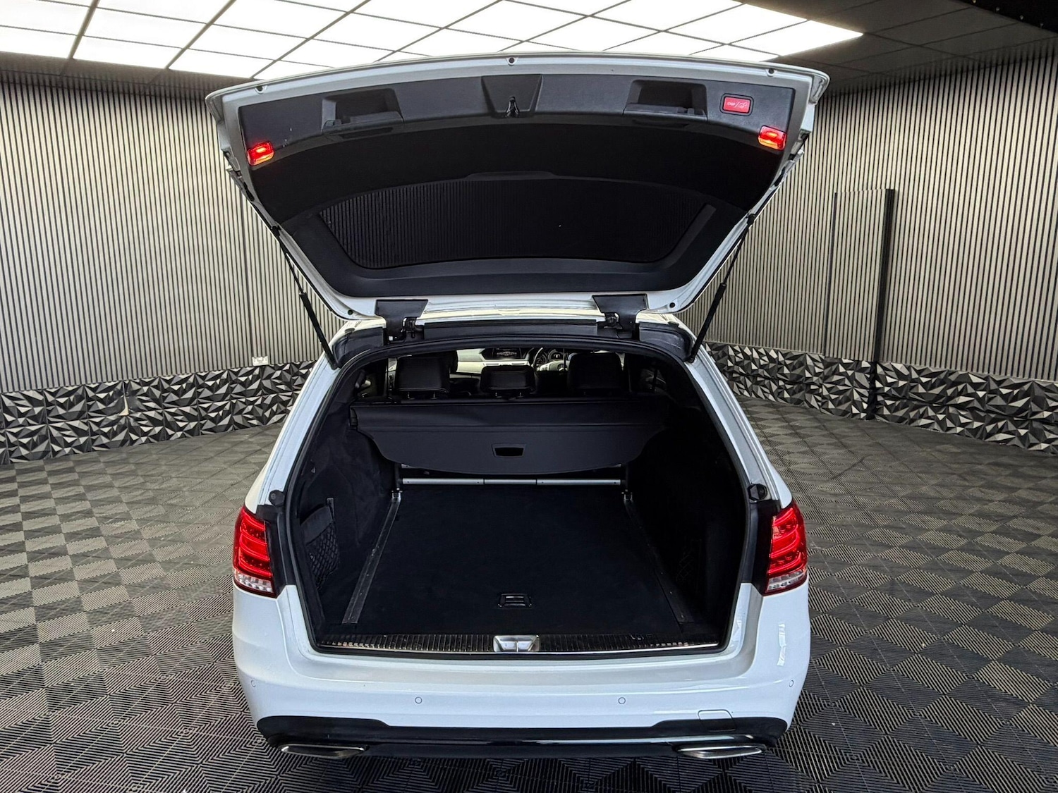 Used Mercedes-Benz E Class 2016 for sale - 77377625: Photo 50