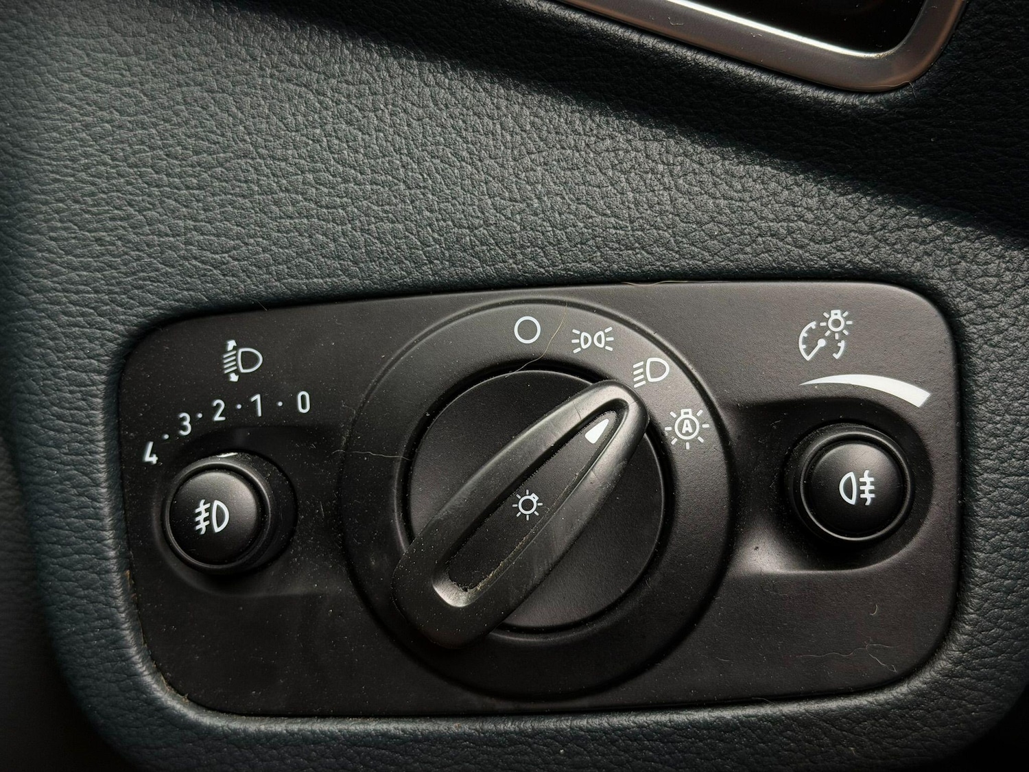 Used Ford C-Max 2015 for sale - 77646999: Photo 23