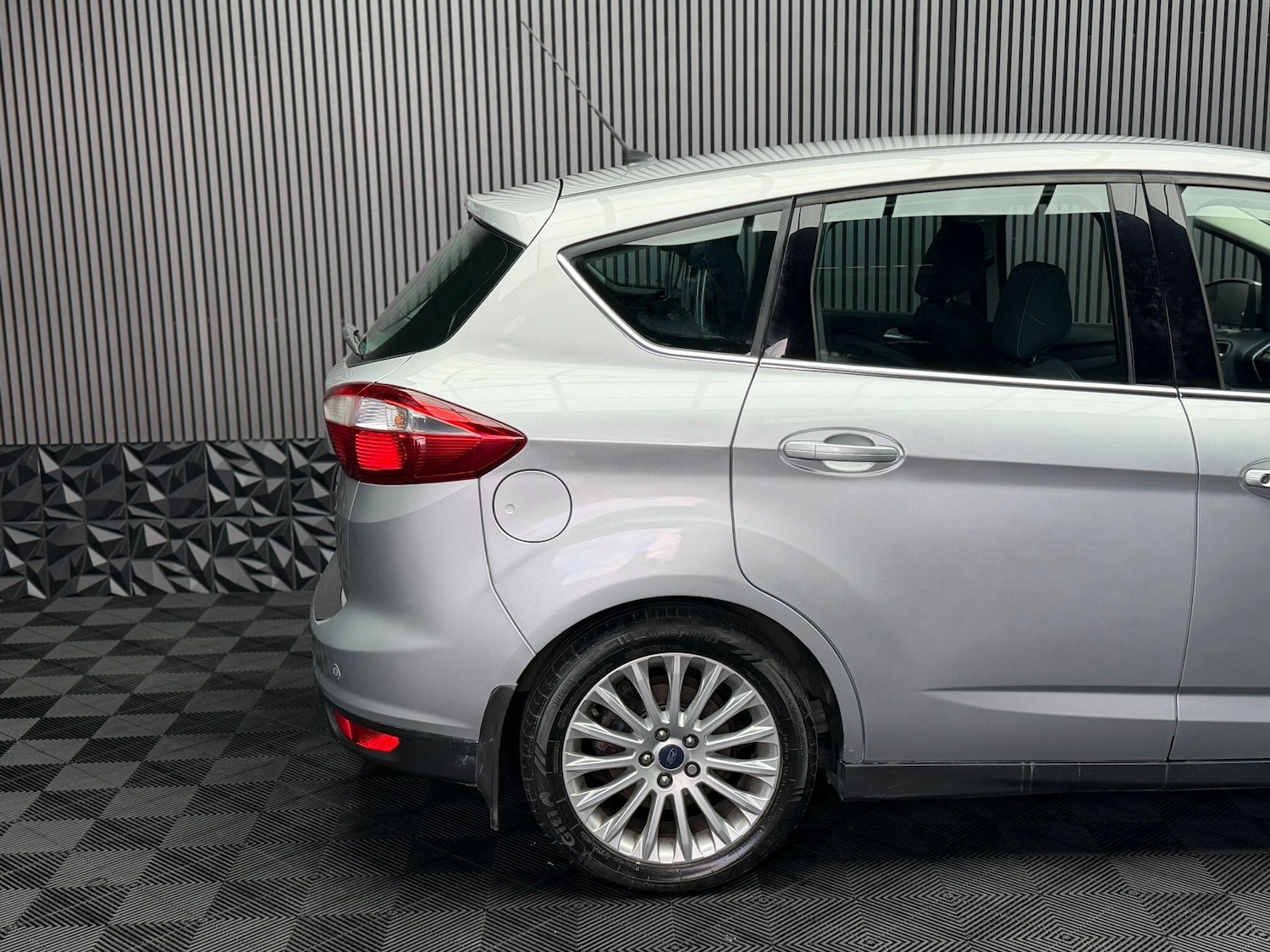Used Ford C-Max 2015 for sale - 77646999: Photo 32