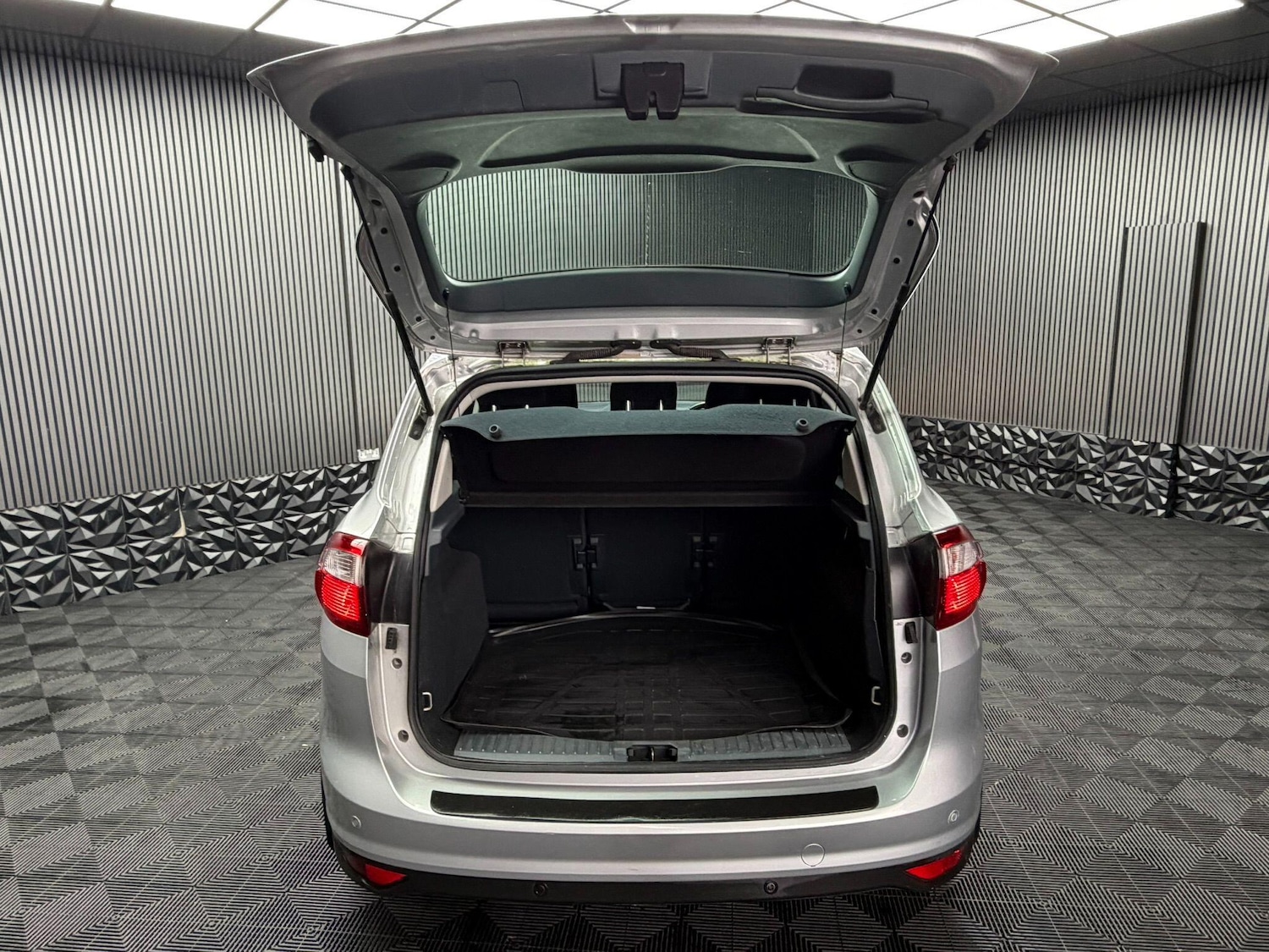 Used Ford C-Max 2015 for sale - 77646999: Photo 43