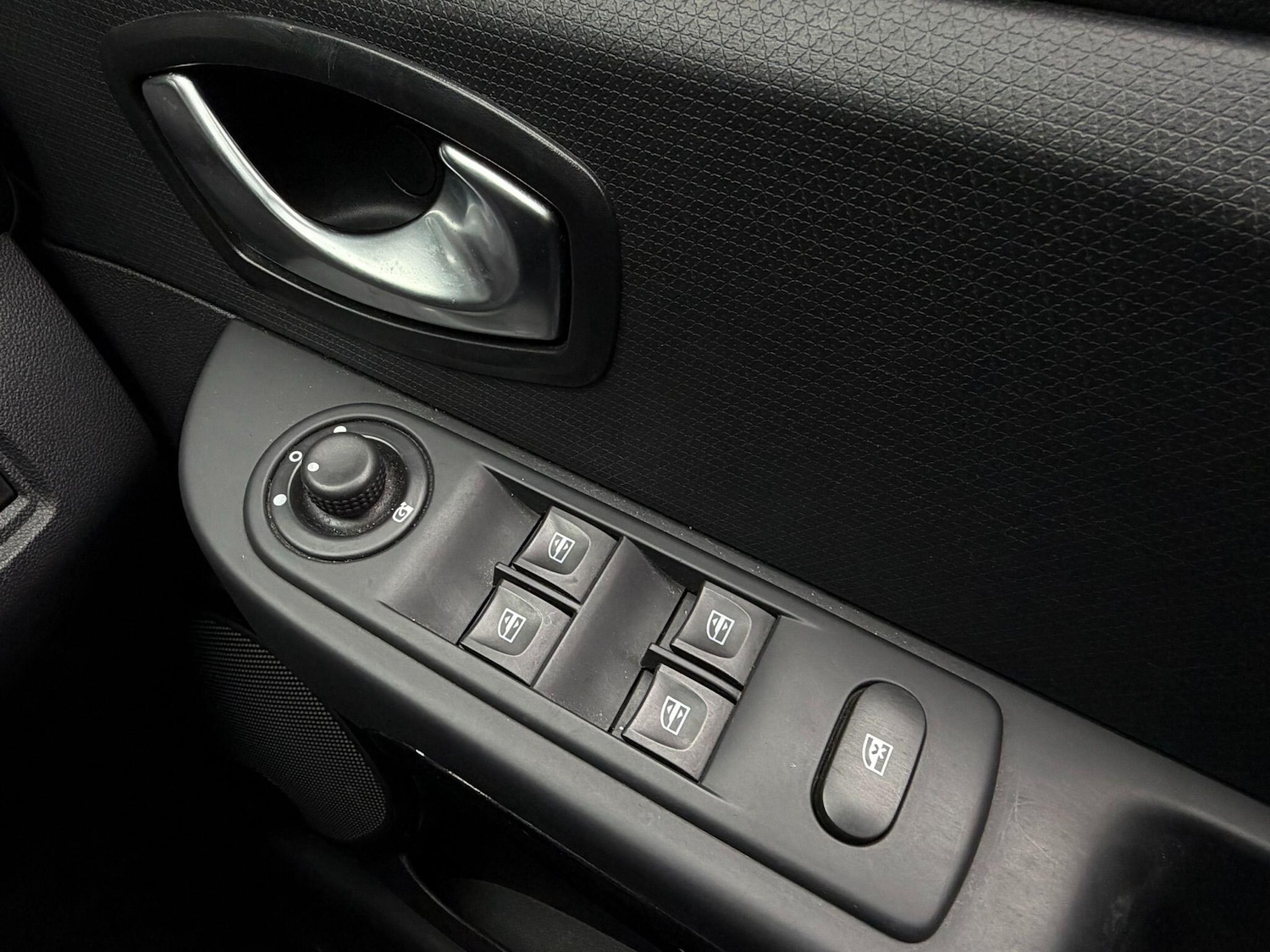 Used Renault Clio 2016 for sale - 77054014: Photo 23