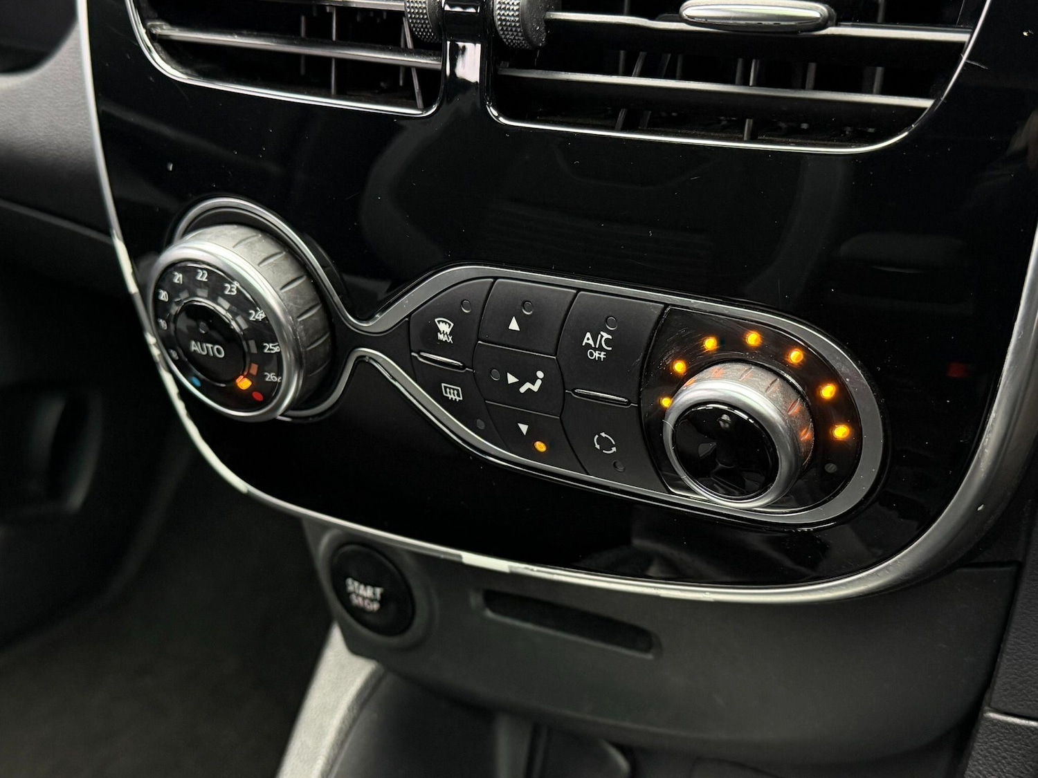 Used Renault Clio 2016 for sale - 77054014: Photo 30