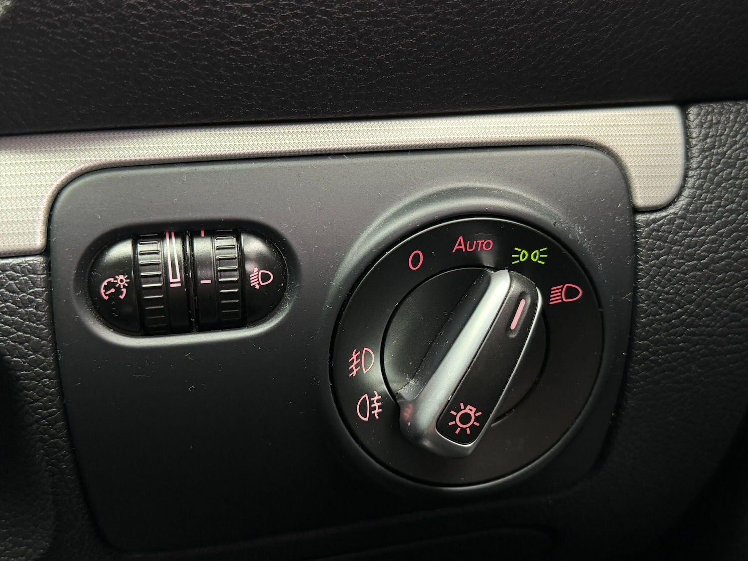 Used Volkswagen Scirocco 2012 for sale - 77559376: Photo 24