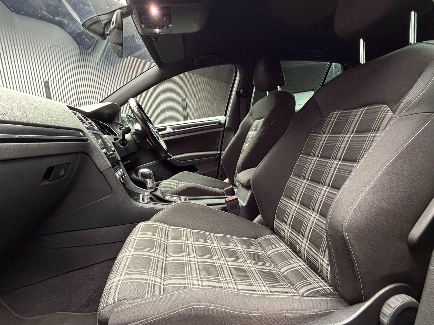 Used Volkswagen Golf 2015 for sale - 77909162: Photo 78