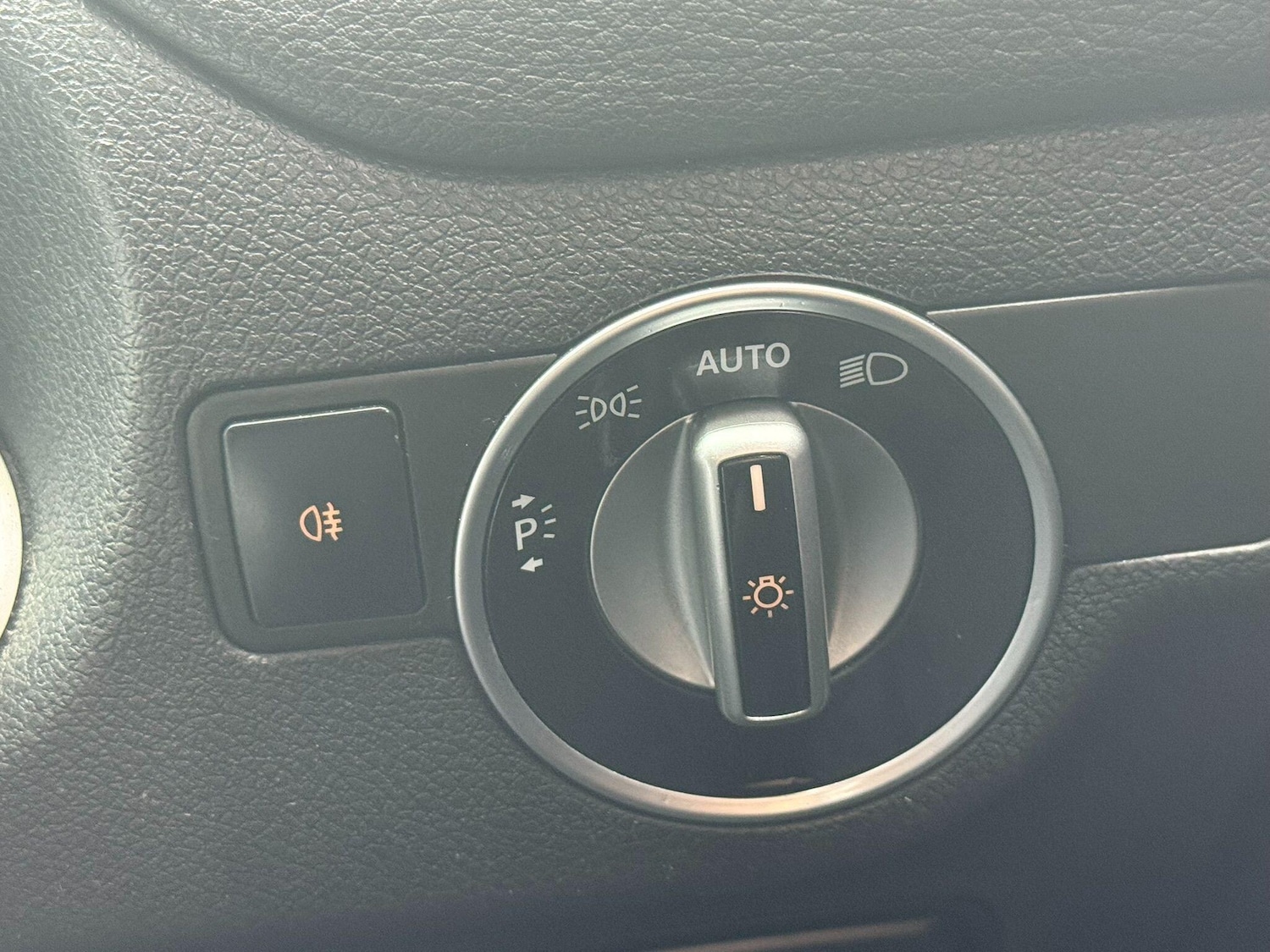 Used Mercedes-Benz CLA 2015 for sale - 76592342: Photo 27