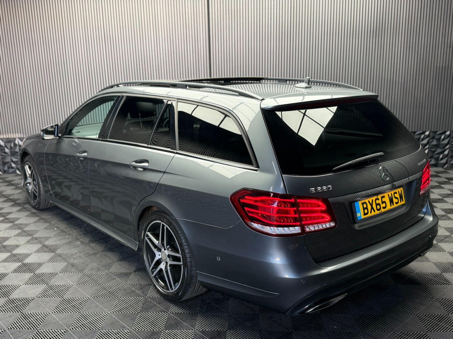 Used Mercedes-Benz E Class 2016 for sale - 78184358: Photo 5